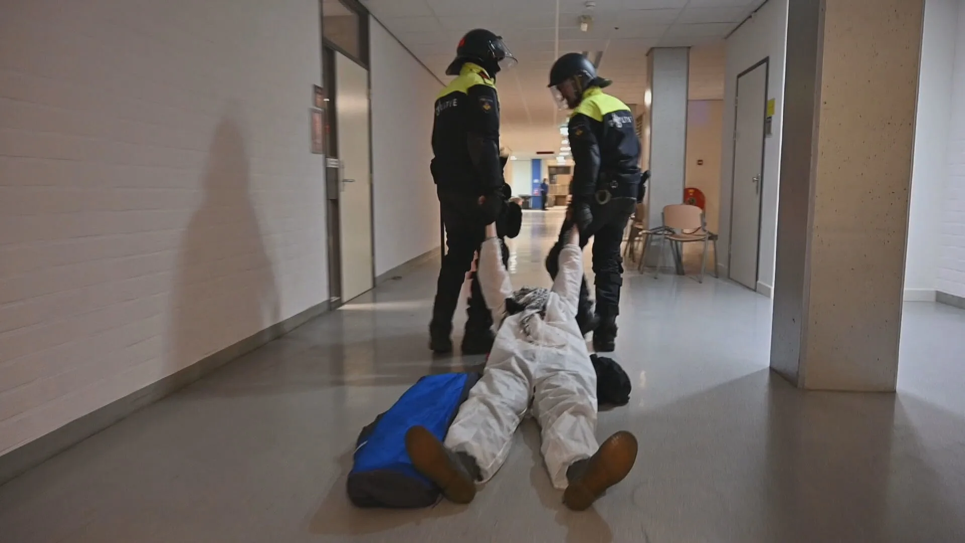 Vandalisme bij studentenbezetting in Nijmegen, politie grijpt in