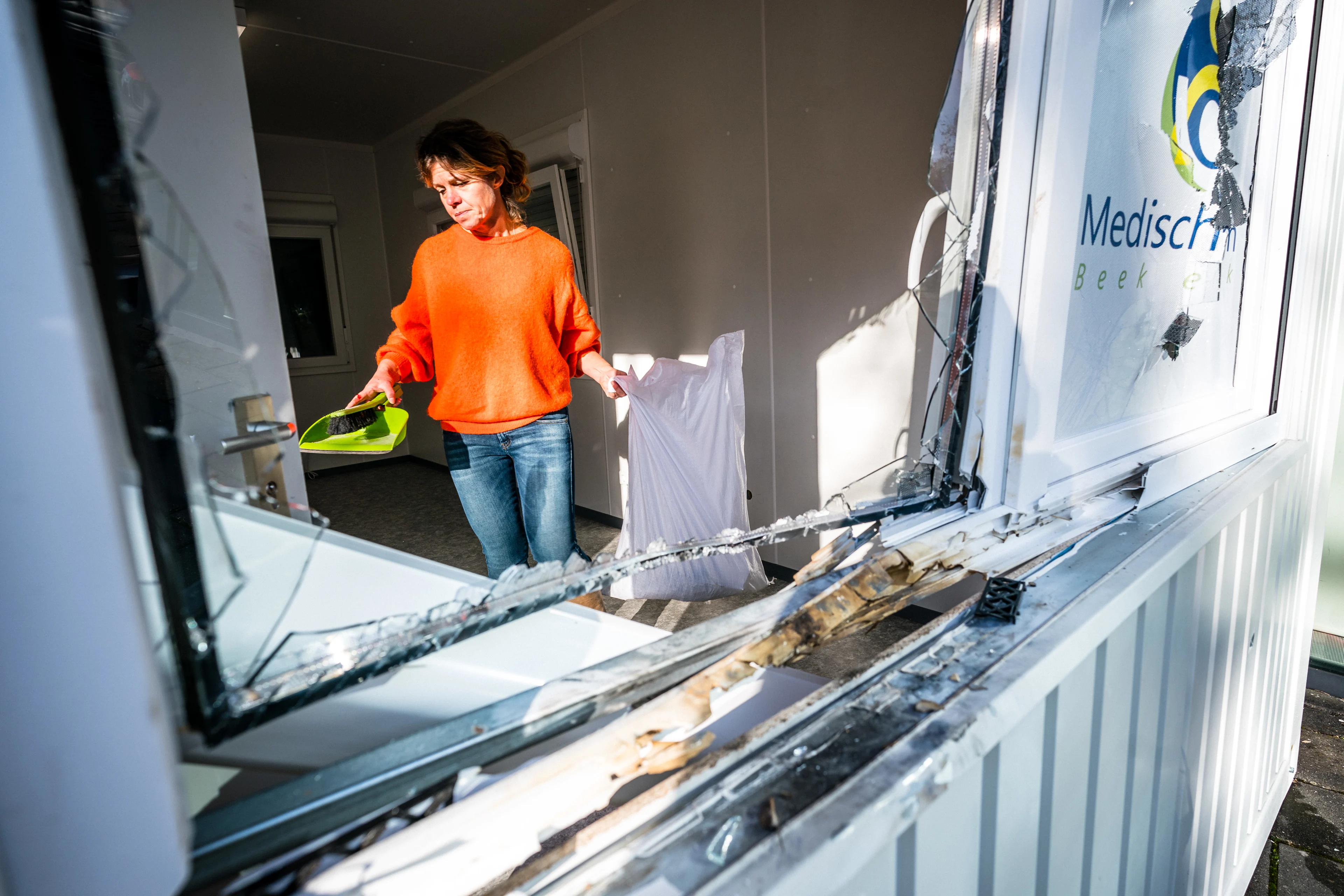 Burgemeester vindt vernielen coronapost Beek en Donk 'onacceptabel', snel cameratoezicht