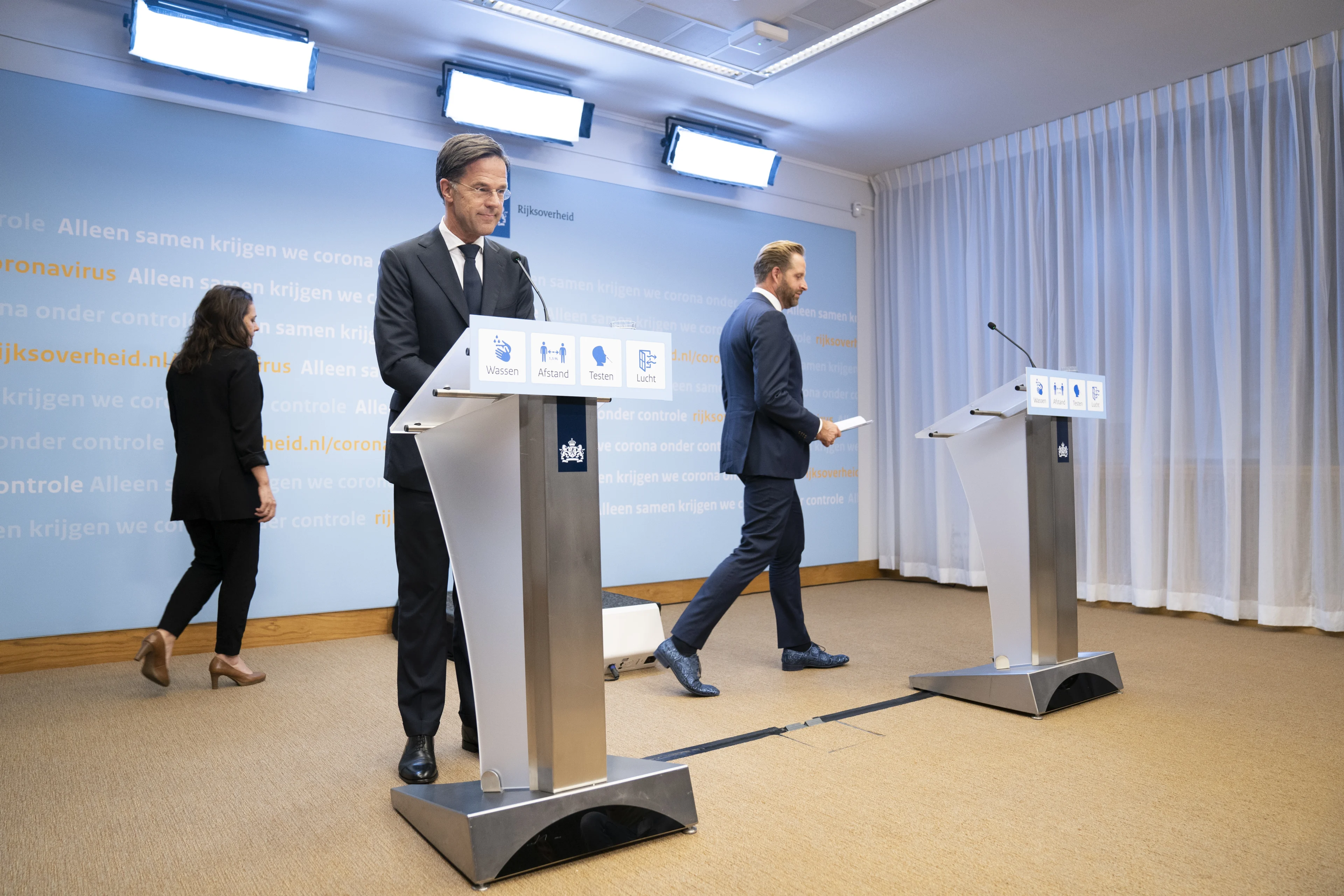 Rutte en De Jonge kondigen verlenging avondlockdown aan