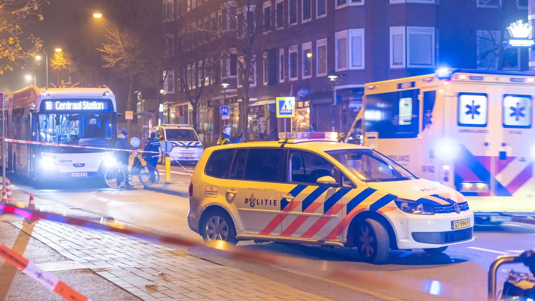 Automobilist rijdt scooterrijder (20) dood, verwondt fietser en slaat op de vlucht