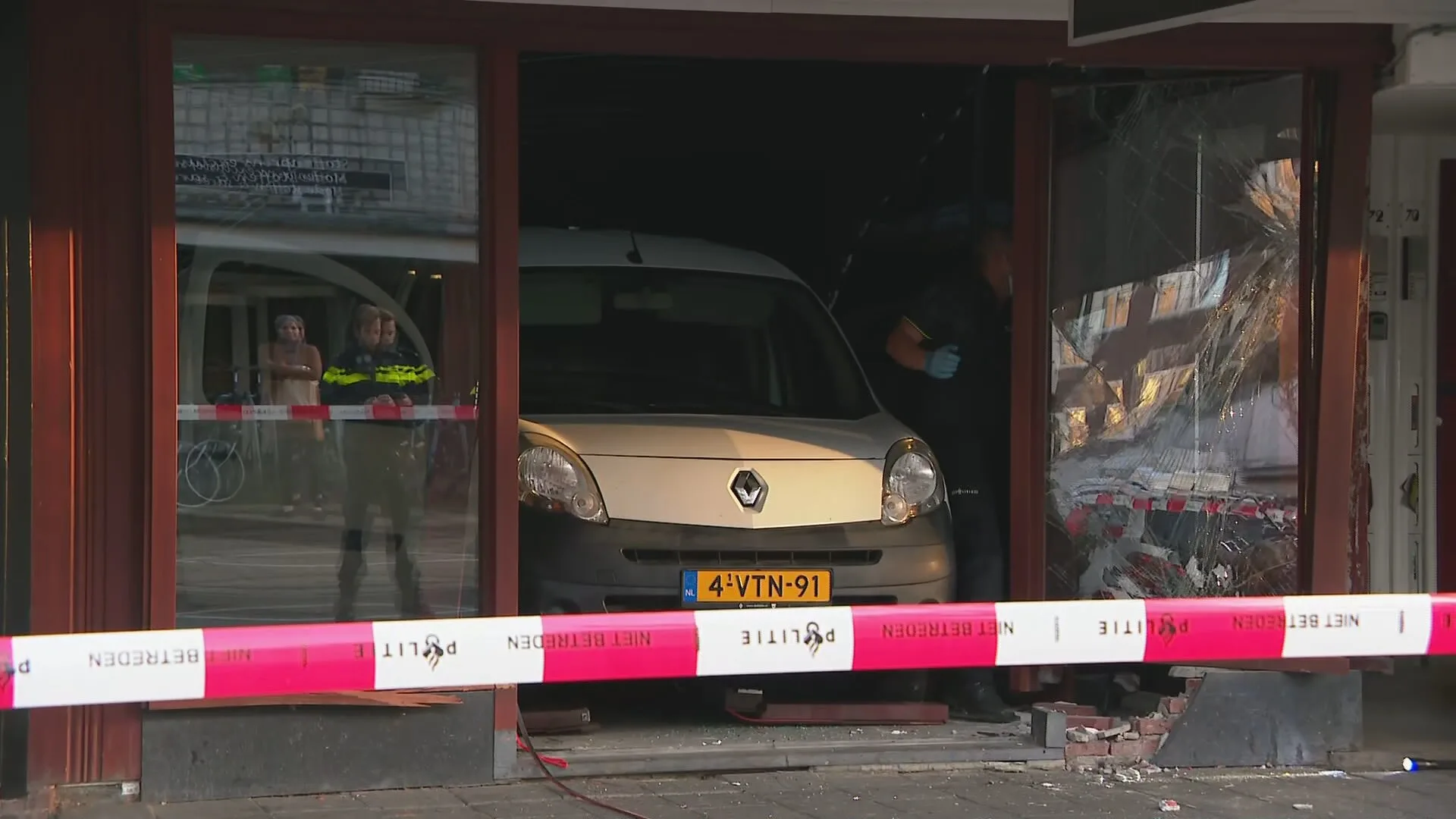 'Verdachten ramkraak Amsterdamse herenmodezaak waren uit op dure jassen'