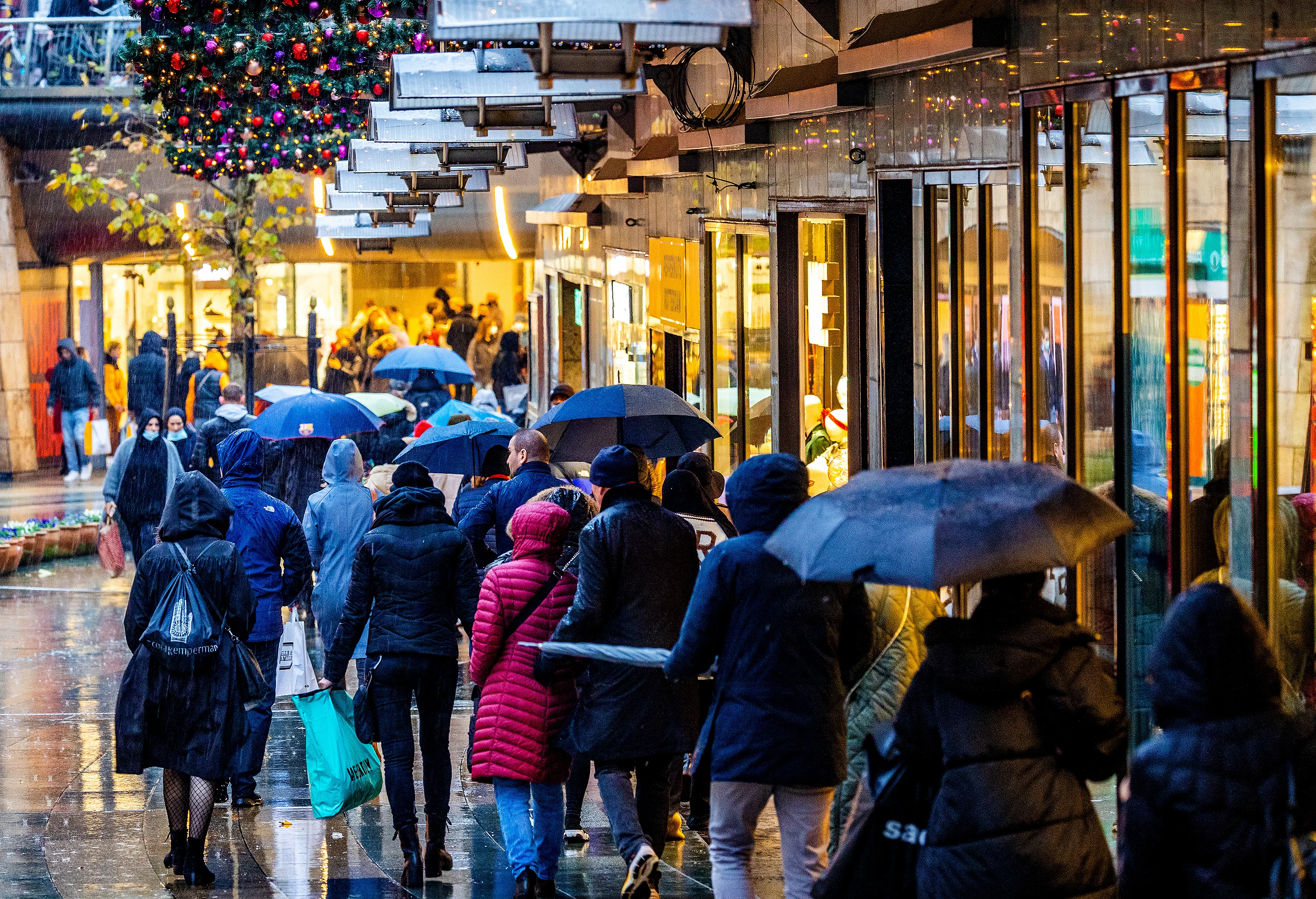 Zet je schrap: veel regen in het weekend, kans op storm