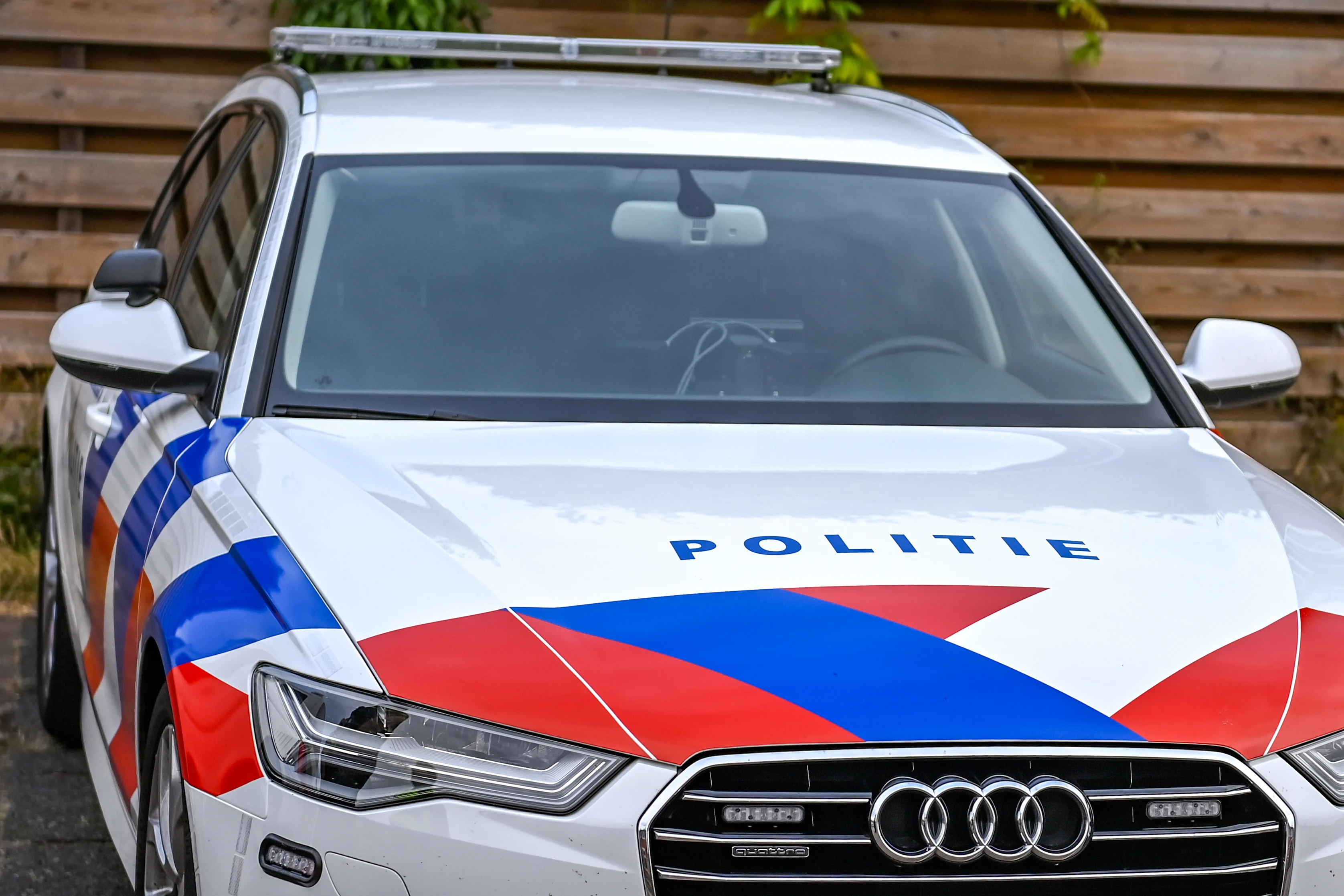 Dronken automobilist slaat agenten gebroken neus bij aanhouding