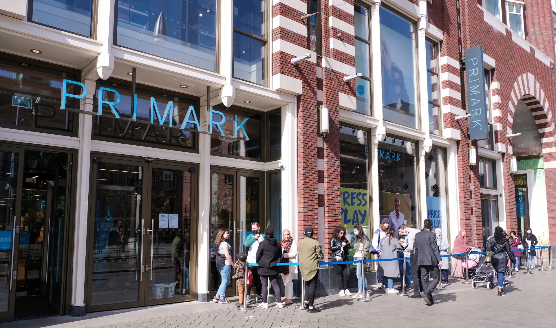 Even shoppen bij de Primark? Toegangsbewijzen online doorverkocht, gefrustreerde klanten wachten wekenlang
