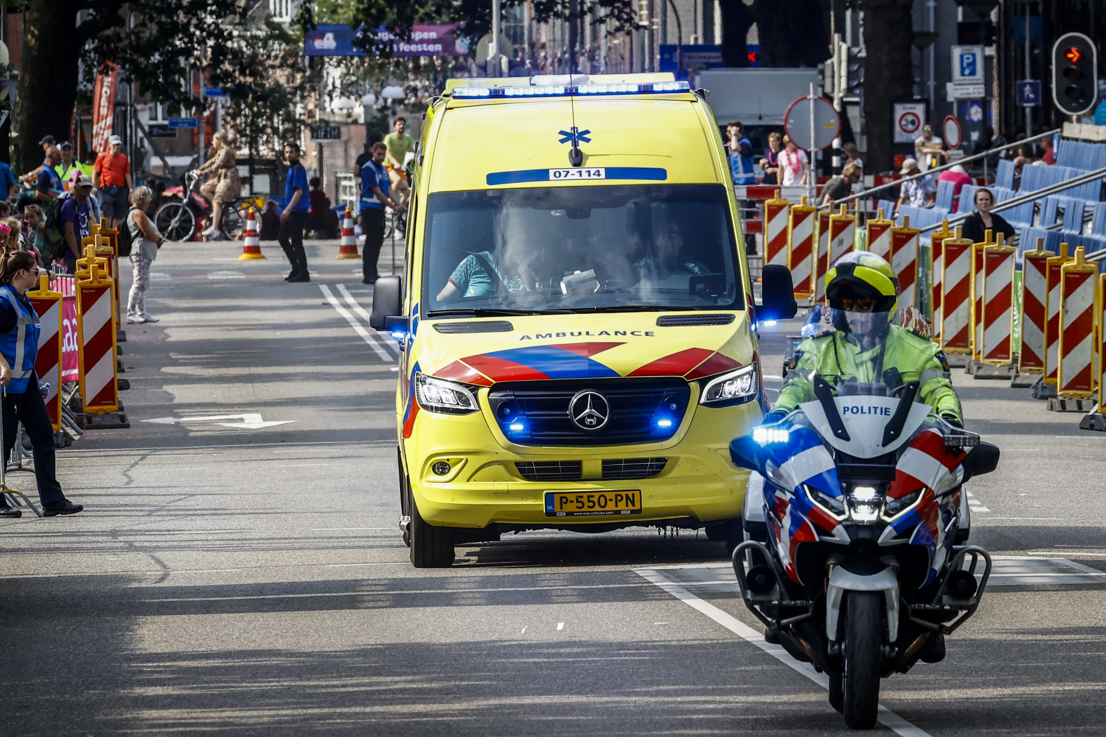 Militairen Shirley en Esther redden leven van wandelaar tijdens 4Daagse