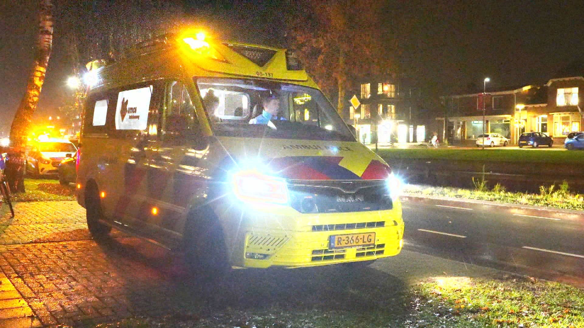 Jongen aangereden door auto in Nieuw-Amsterdam en naar ziekenhuis gebracht