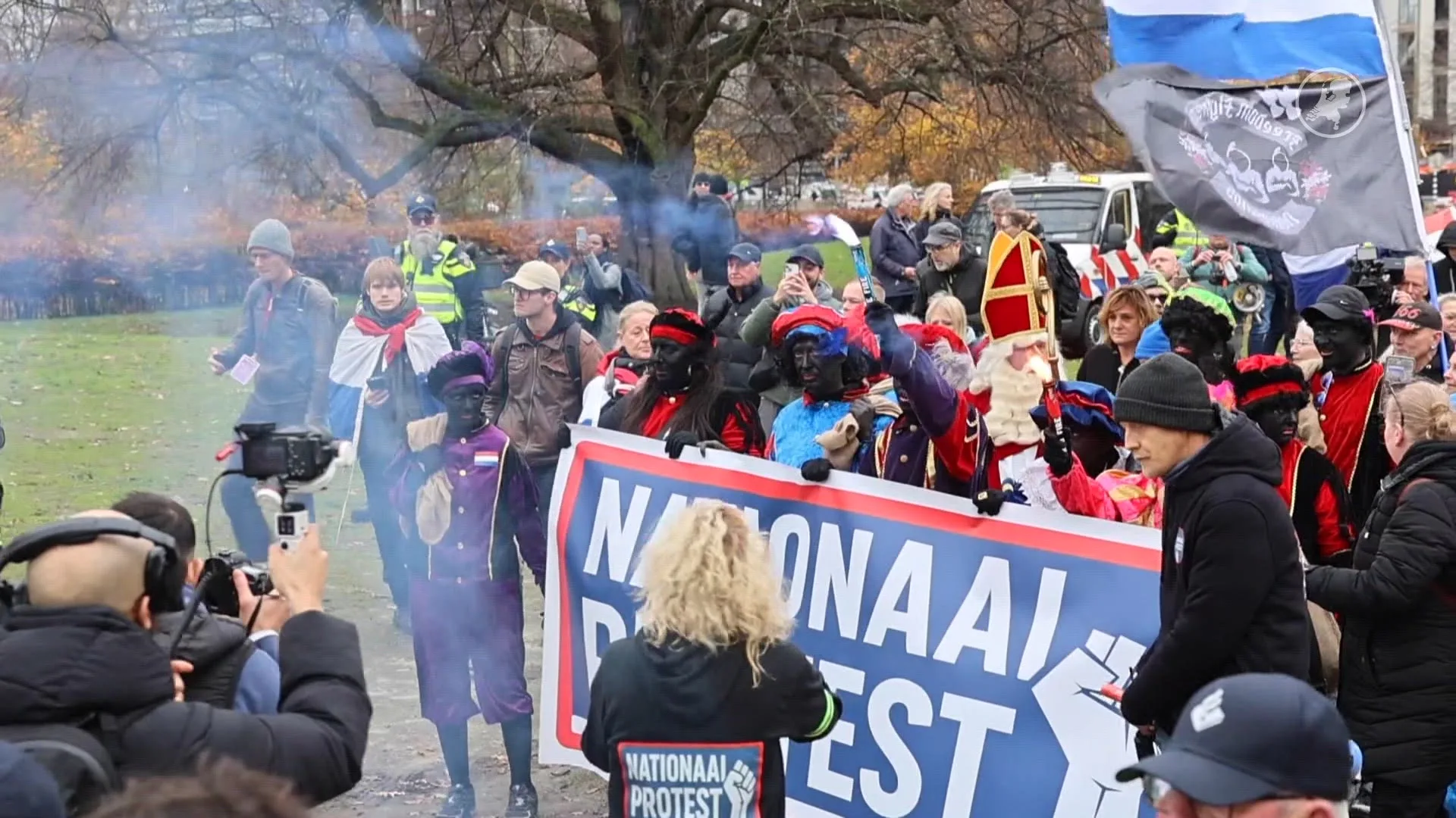 Mars voor Veilig Nederland: demonstratie met Zwarte Pieten en Prinsenvlaggen in Den Haag