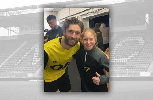 Oplichting zet Jeanna (10) buitenspel, NAC Breda scoort met bijzondere actie