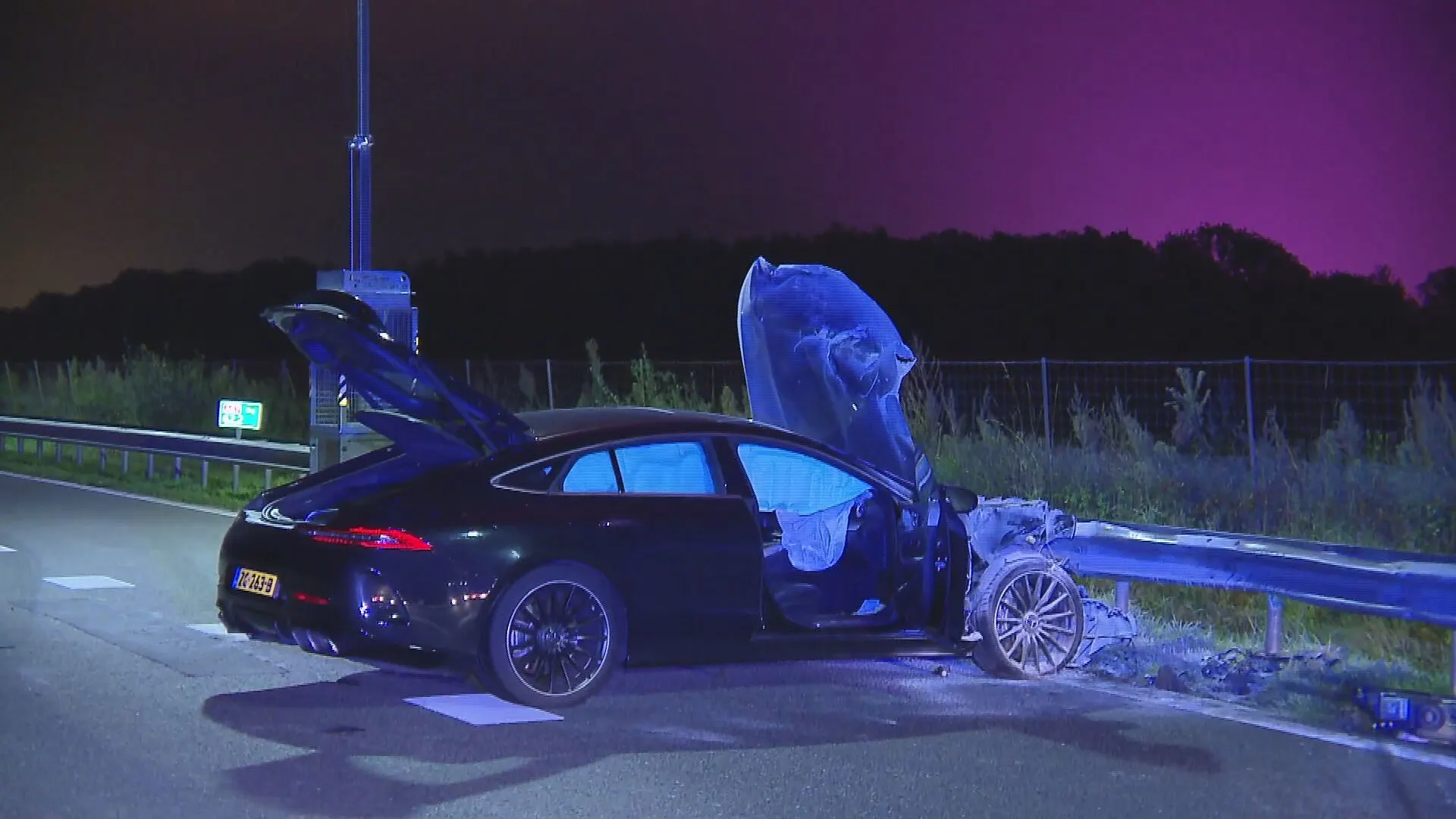 Drie gewonden door ongeval op A67 bij Maasbree, inzittenden nemen de benen
