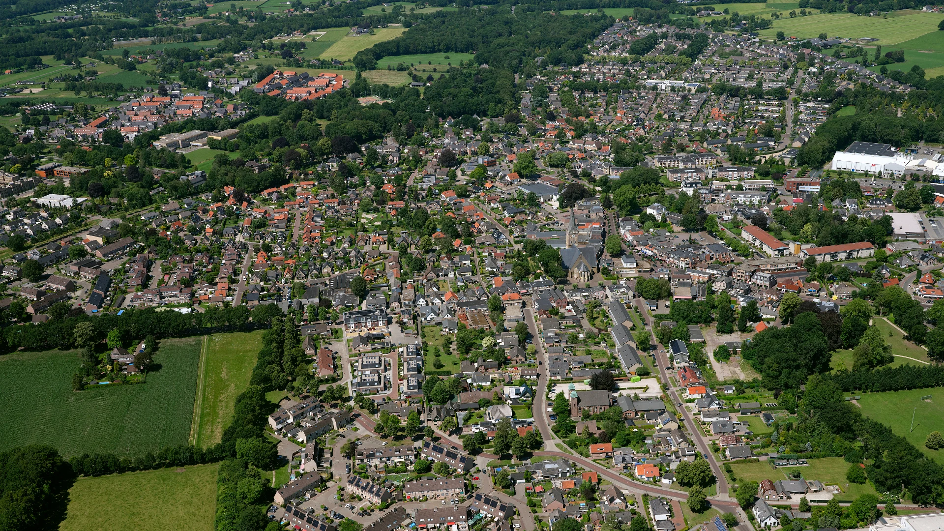 Burgemeester Heerde onthult monument voor coronaslachtoffers