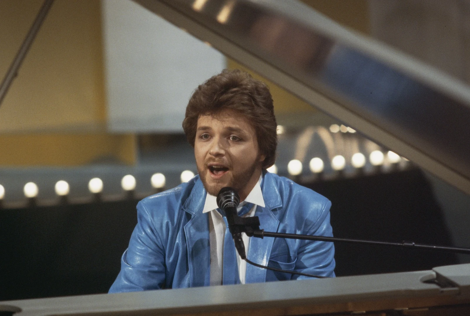 Kayak-zanger en stemacteur Edward Reekers (68) overleden