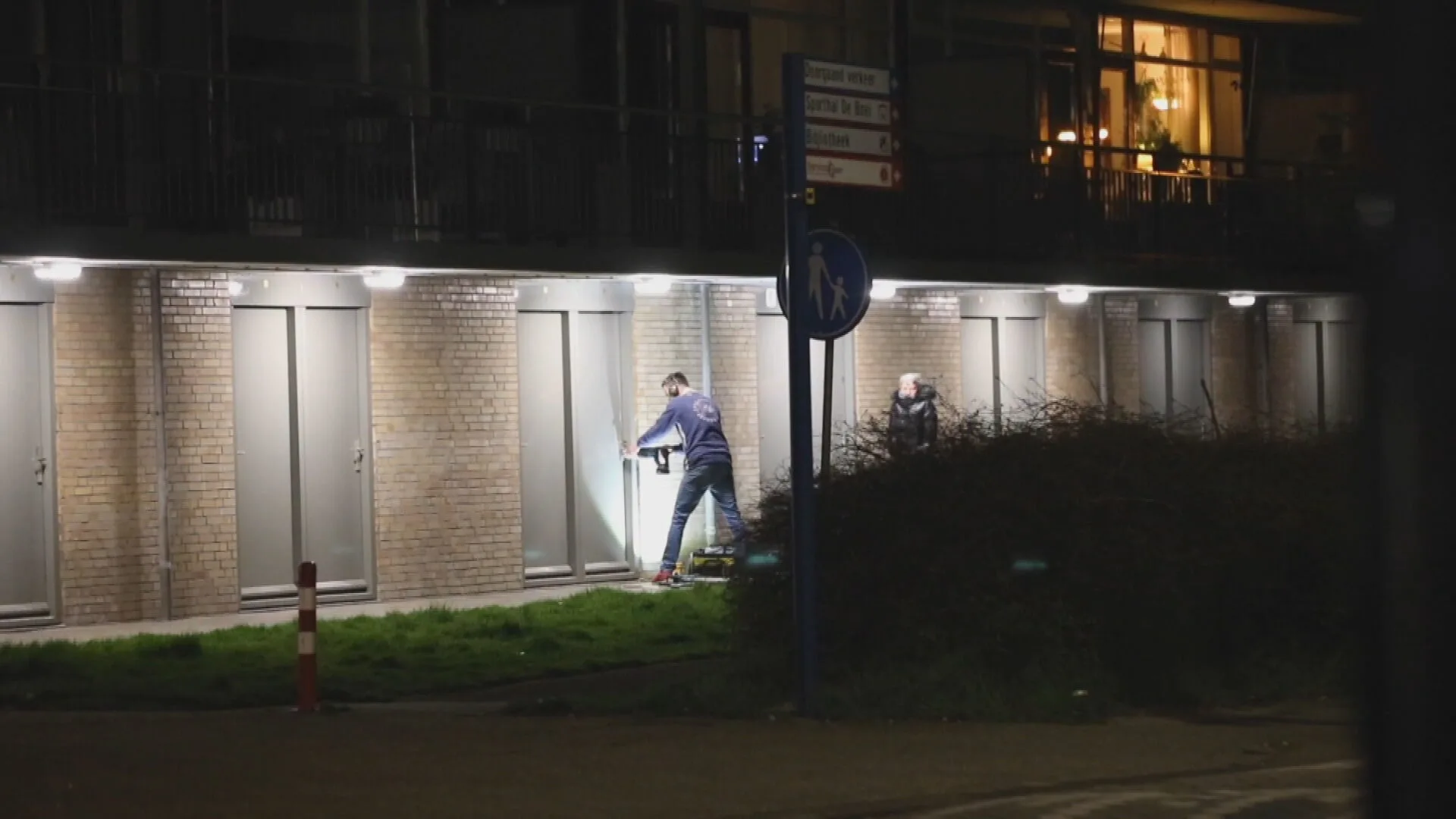 Pubers zitten urenlang vast in kelderbox, brandweer krijgt deur niet open