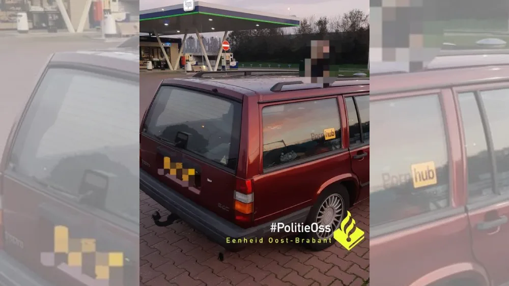 Bestuurder onder invloed van drugs loopt tegen de lamp door pornosticker