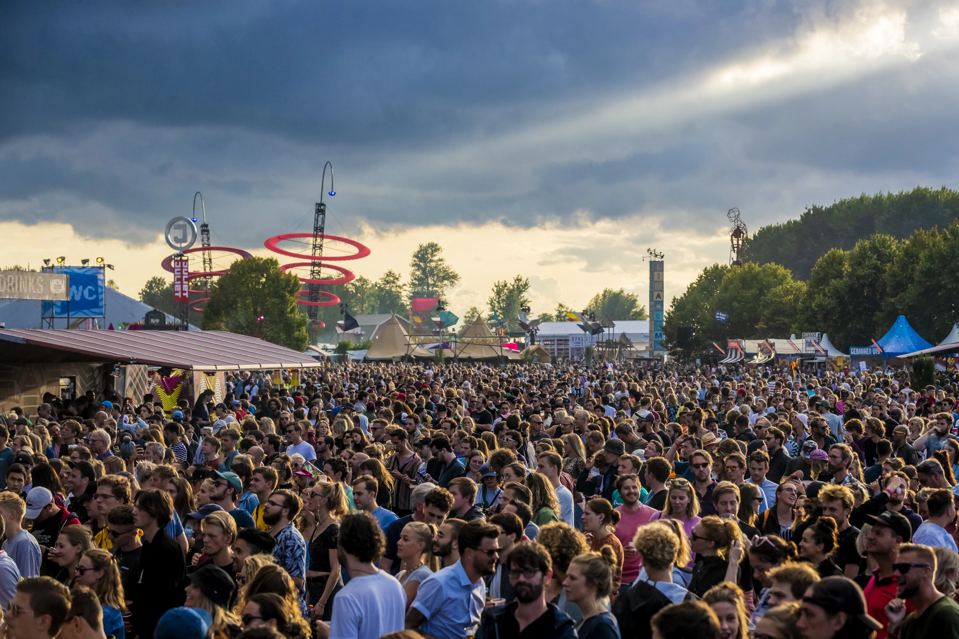 Lowlandsgangers betalen zich blauw aan kaartje, maar festival worstelt nog steeds na coronajaren