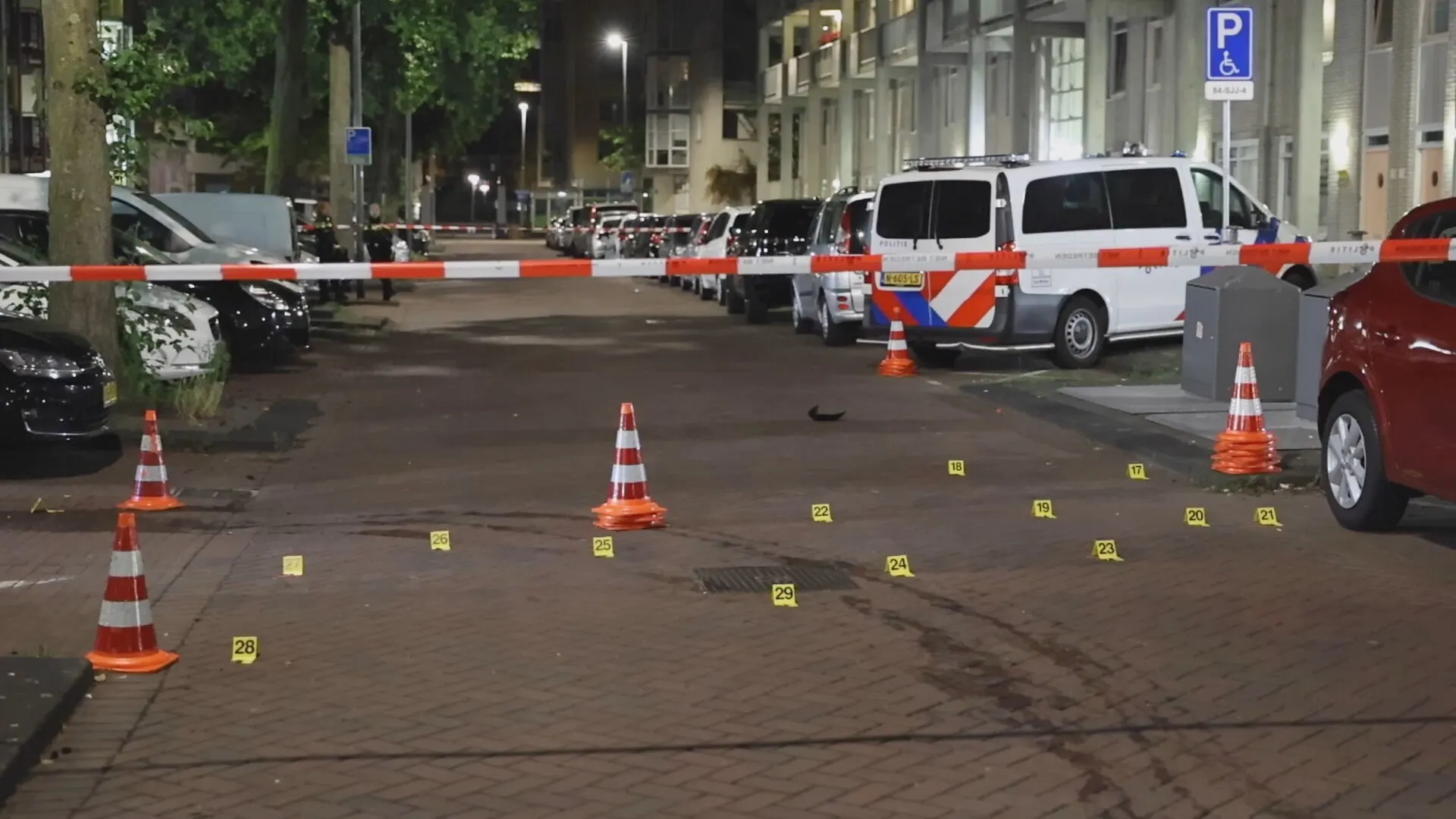 Tientallen schoten gelost in Rotterdam, verdachte raakt gewond