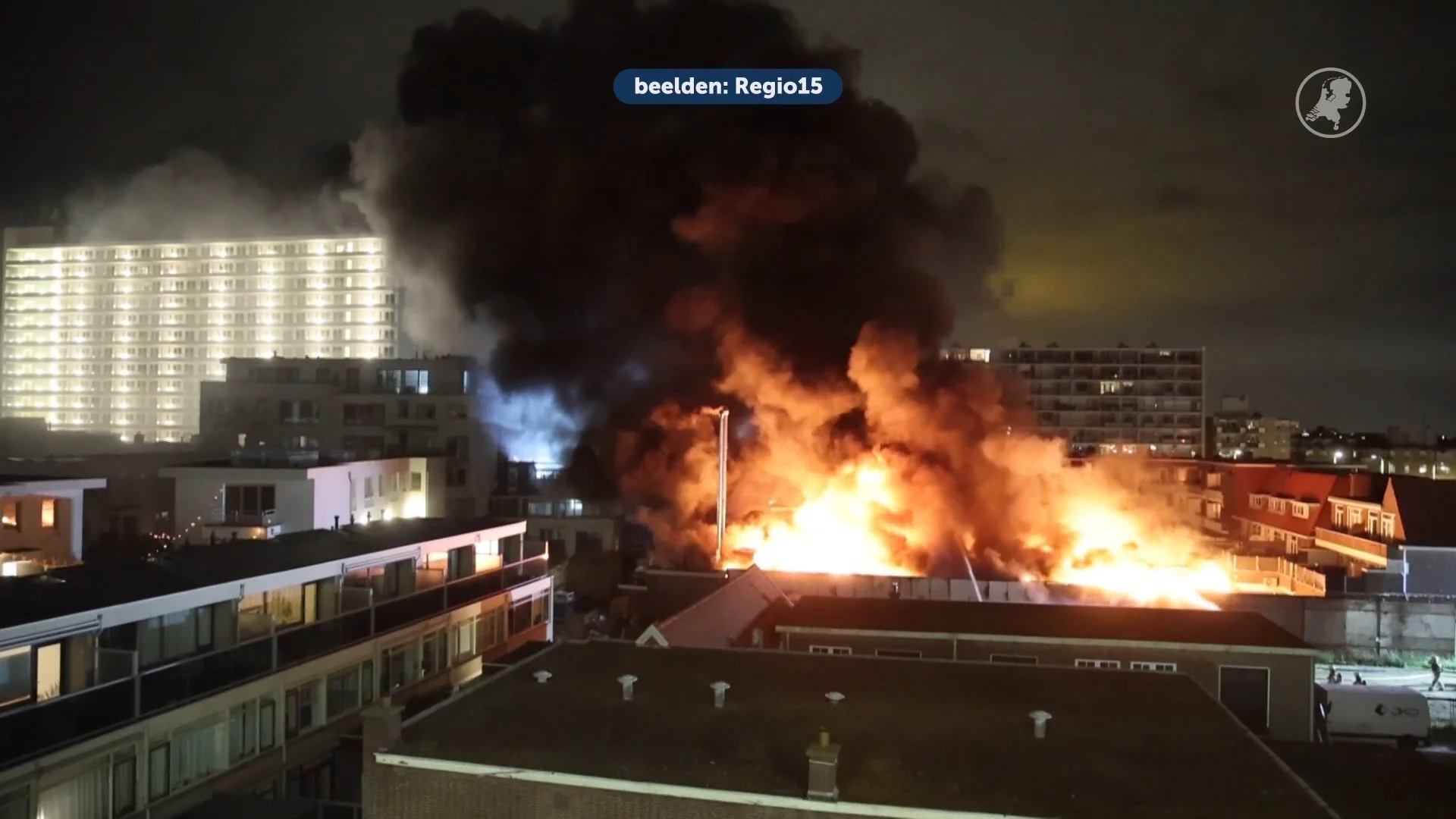 NL-Alert verstuurd na grote brand in visrokerij Scheveningen