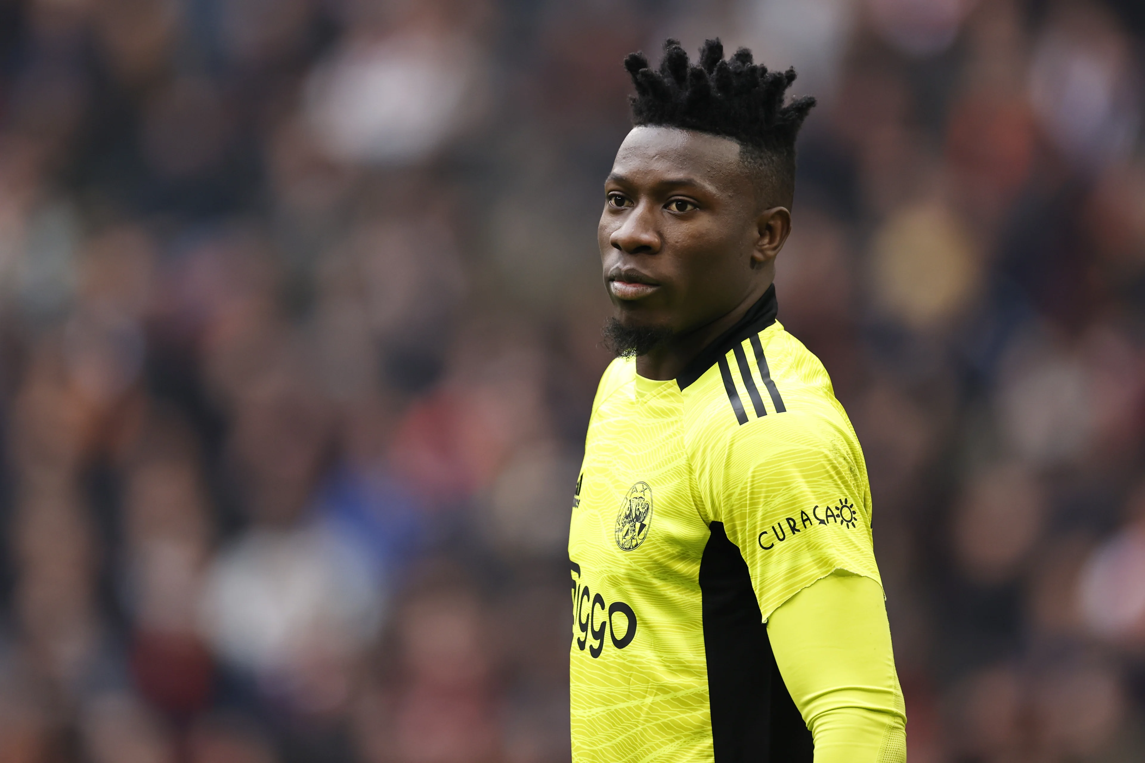 Ajax-keeper Onana betrokken bij heftig auto-ongeluk in Kameroen