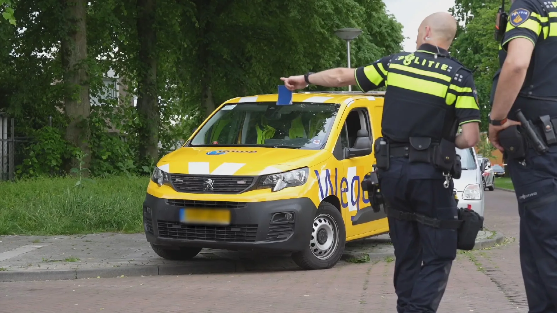 Fietser (56) zwaargewond na ongeval met bestelbus, mogelijk bewust aangereden