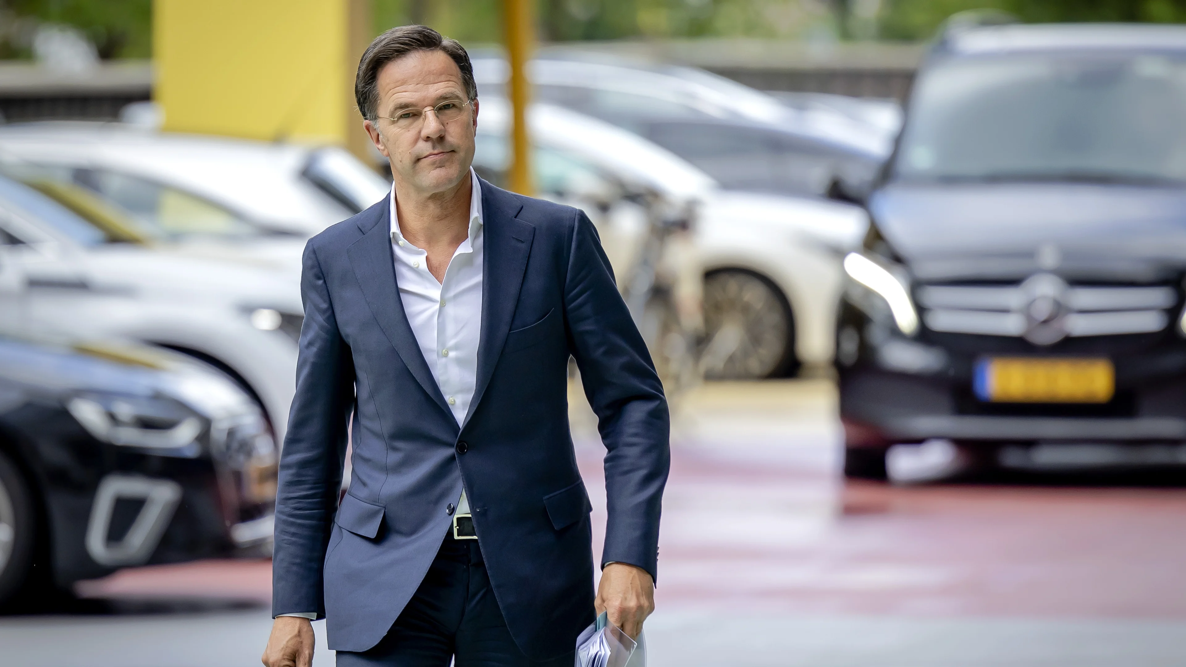 Rutte laat zich zien in Groningen om te praten over 'ereschuld'