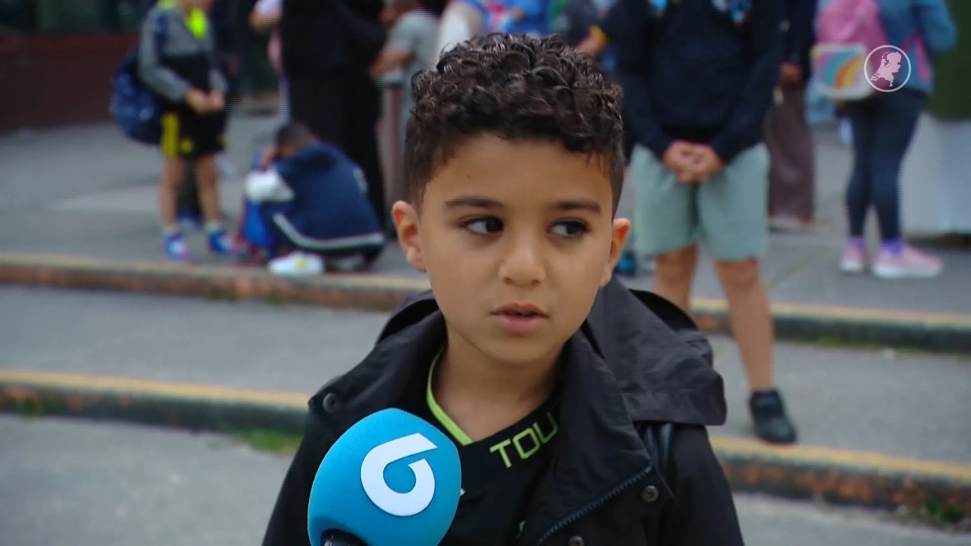 Zijn je vriendjes op vakantie, zit jij op school