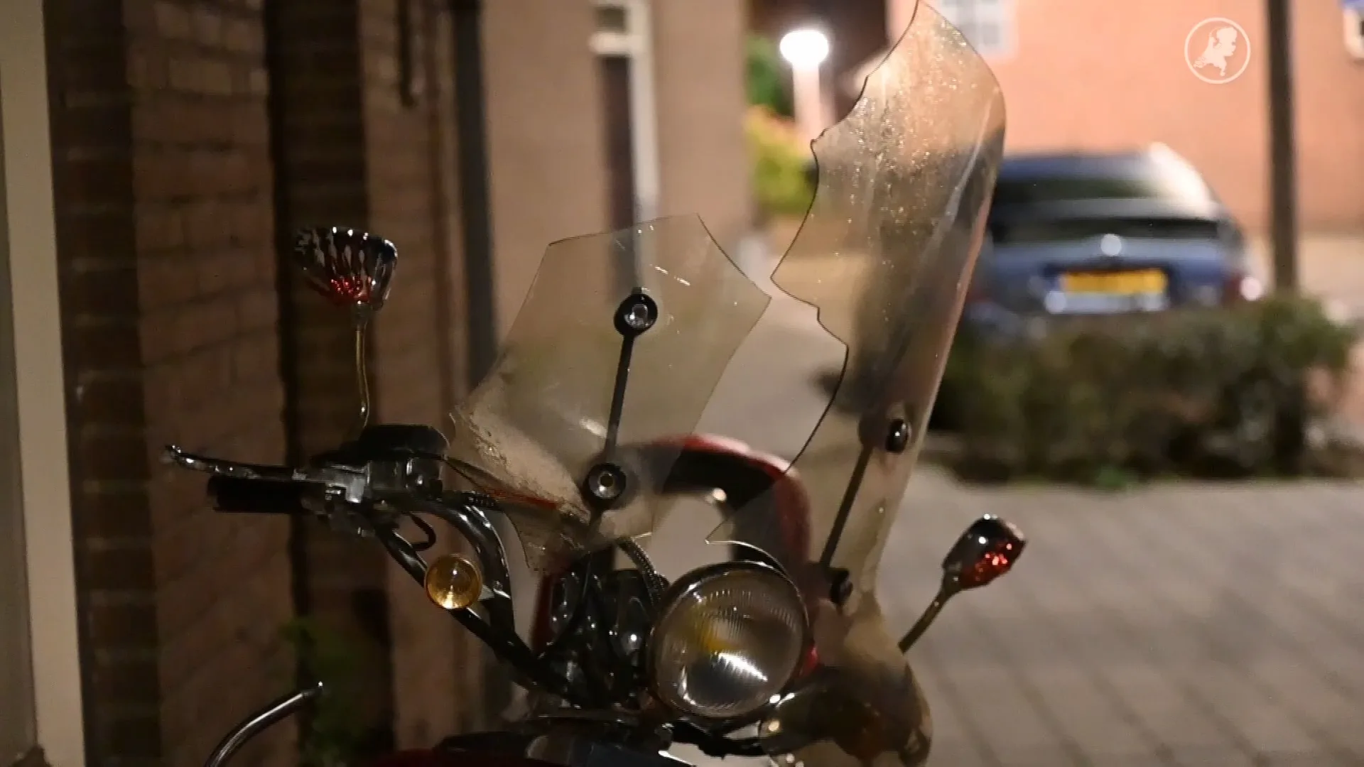 Vrouw (70) op scooter aangevallen door mannen op fatbikes