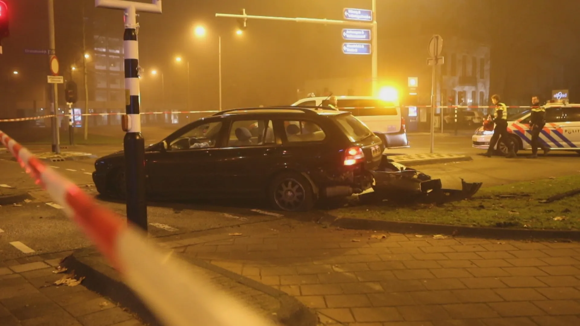 Automobilist rijdt in op groep vrouwen en vlucht