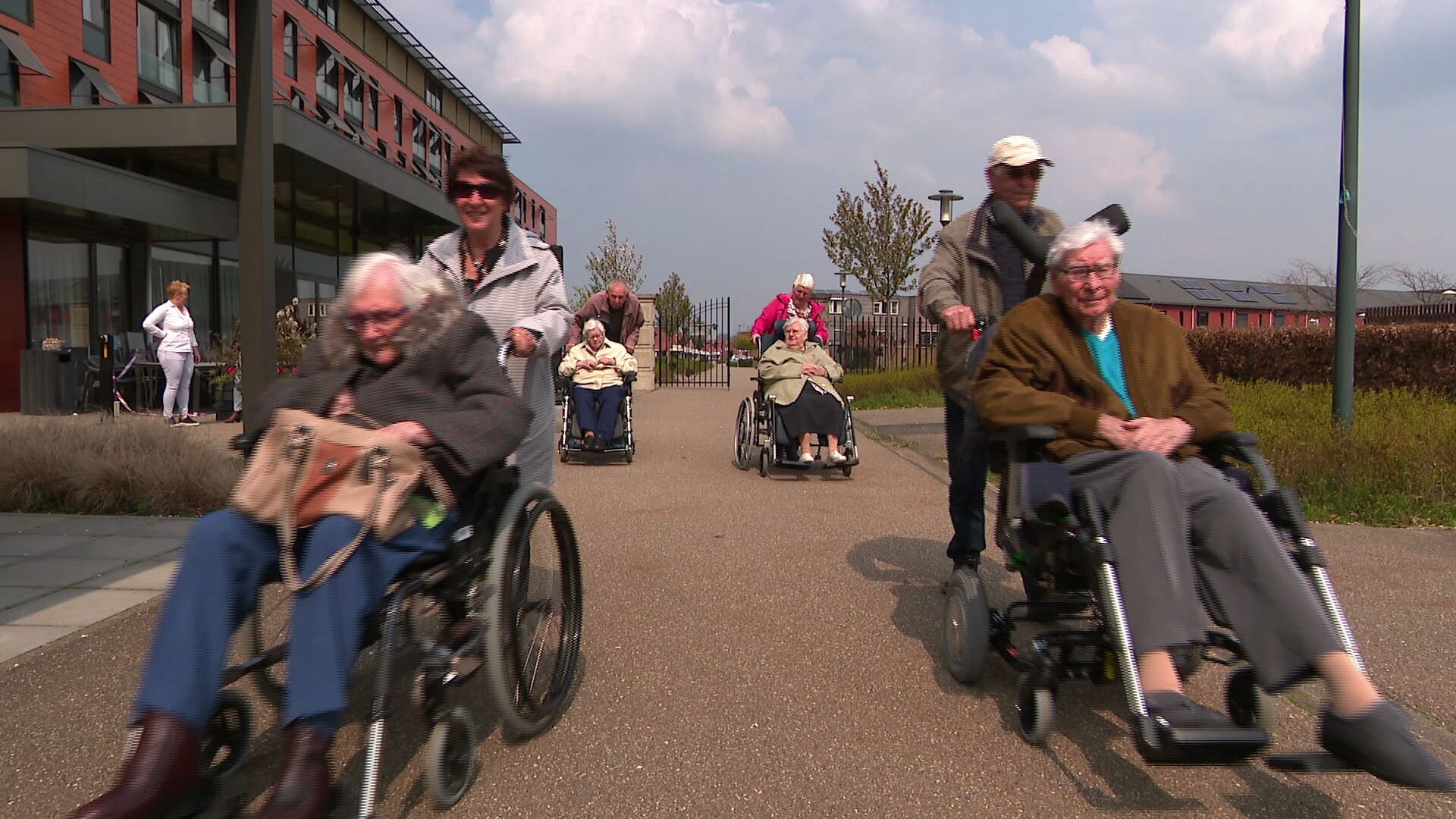 'Teugels in verzorgingstehuizen kunnen losser nu bewoners zijn gevaccineerd