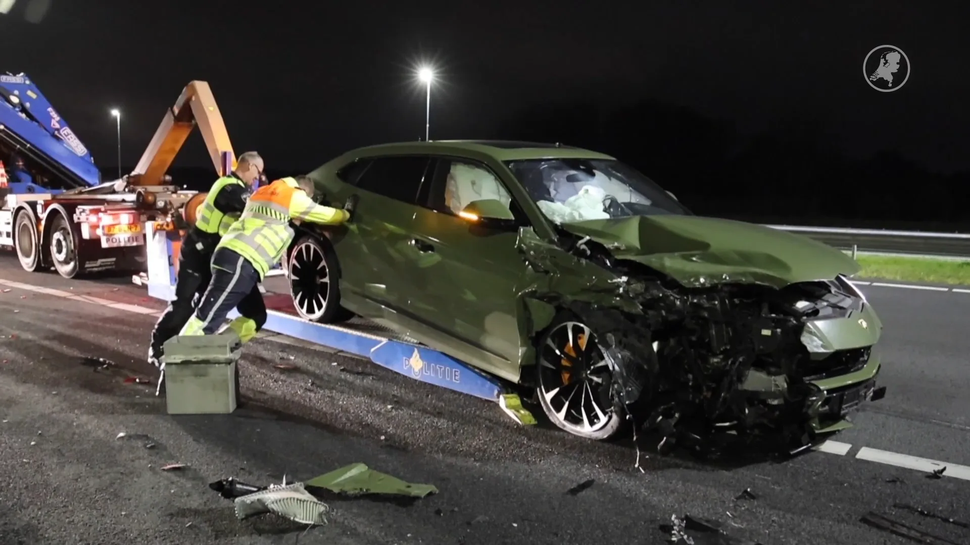 Oud-profvoetballer crasht met Lamborghini op A4