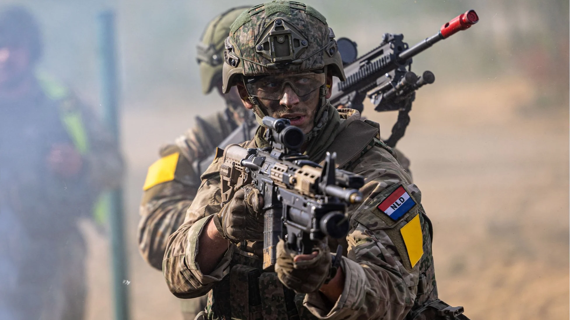 Meerderheid wil bezuinigen op koningshuis en asiel om NAVO-kosten te dekken