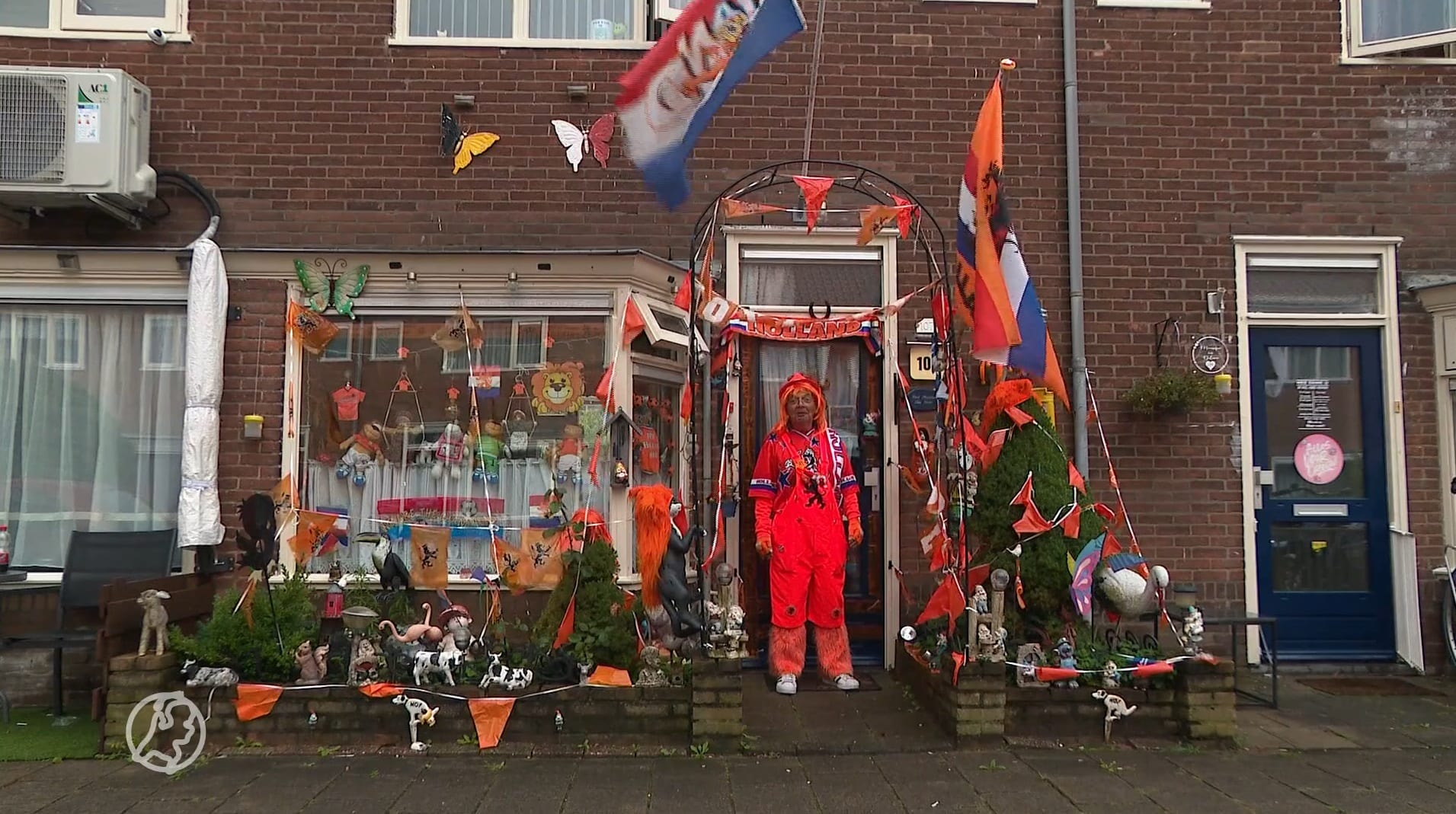 Fred en Tonny kleuren Arnhemse straten oranje voor de leeuwinnen, wie volgt?