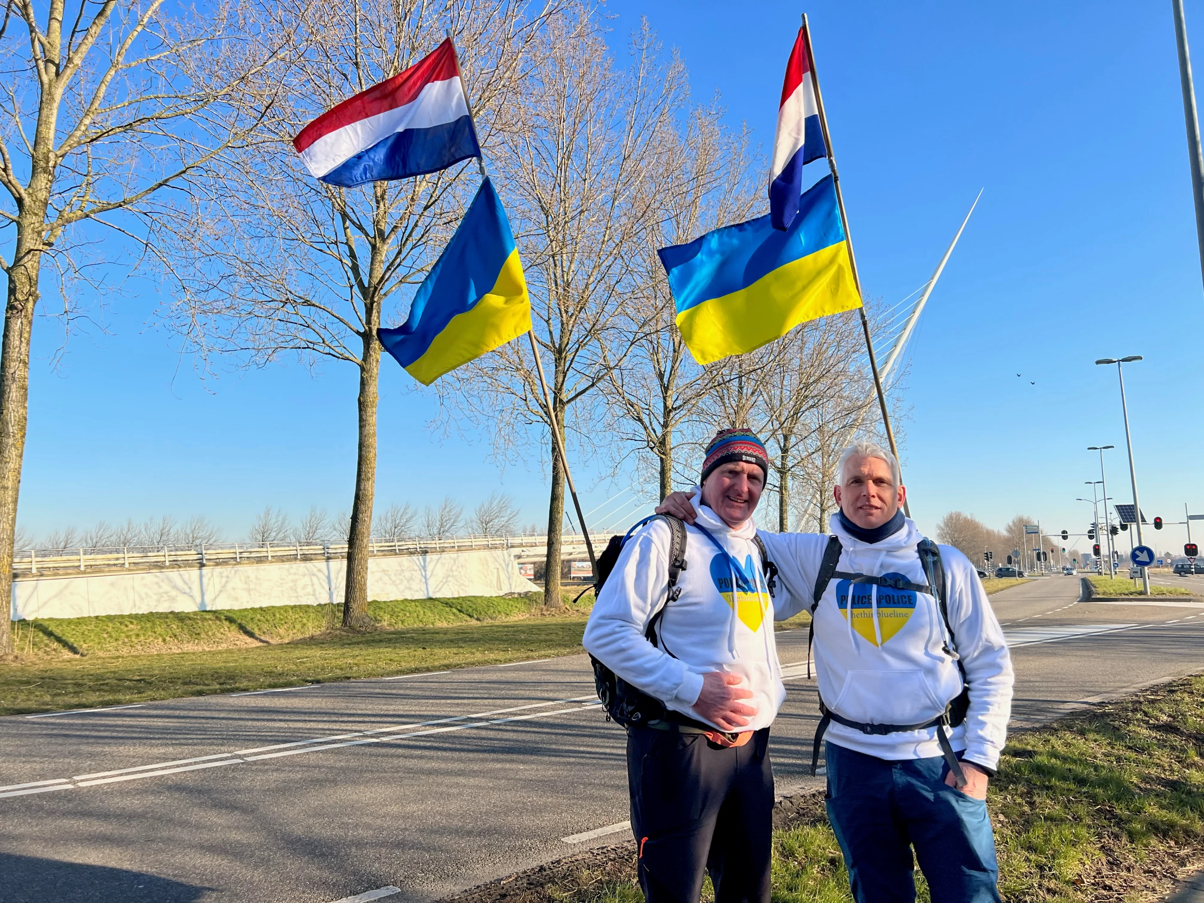 Agenten Jan en Bert wandelen zestig kilometer voor hun Oekraïense collega's