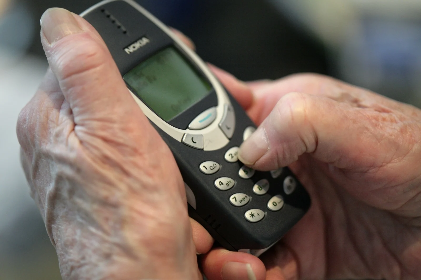 Zelfs onverwoestbare Nokia 3310 onbruikbaar: T-Mobile trekt stekker uit 2G-netwerk