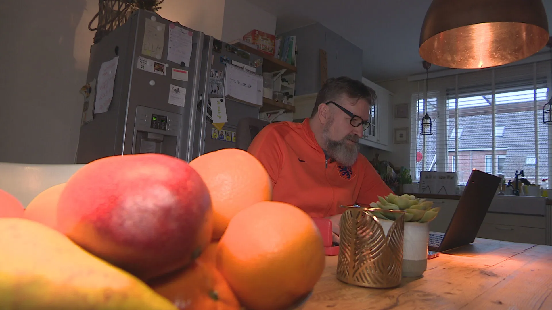 Het is hem gelukt: Oranje-fanaat Henk heeft een kaartje gescoord voor Nederland-Letland