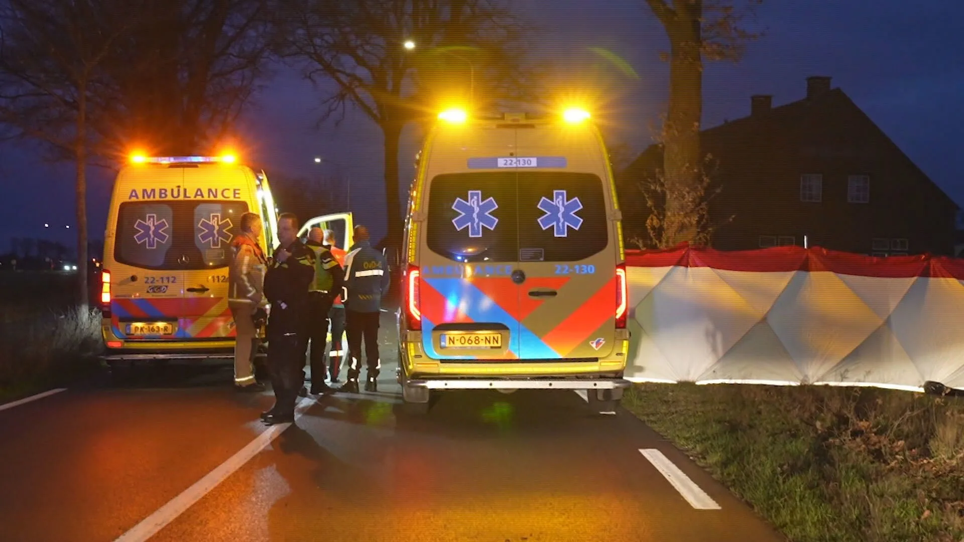 Automobilist (19) overleden na botsing tegen boom in Deurne