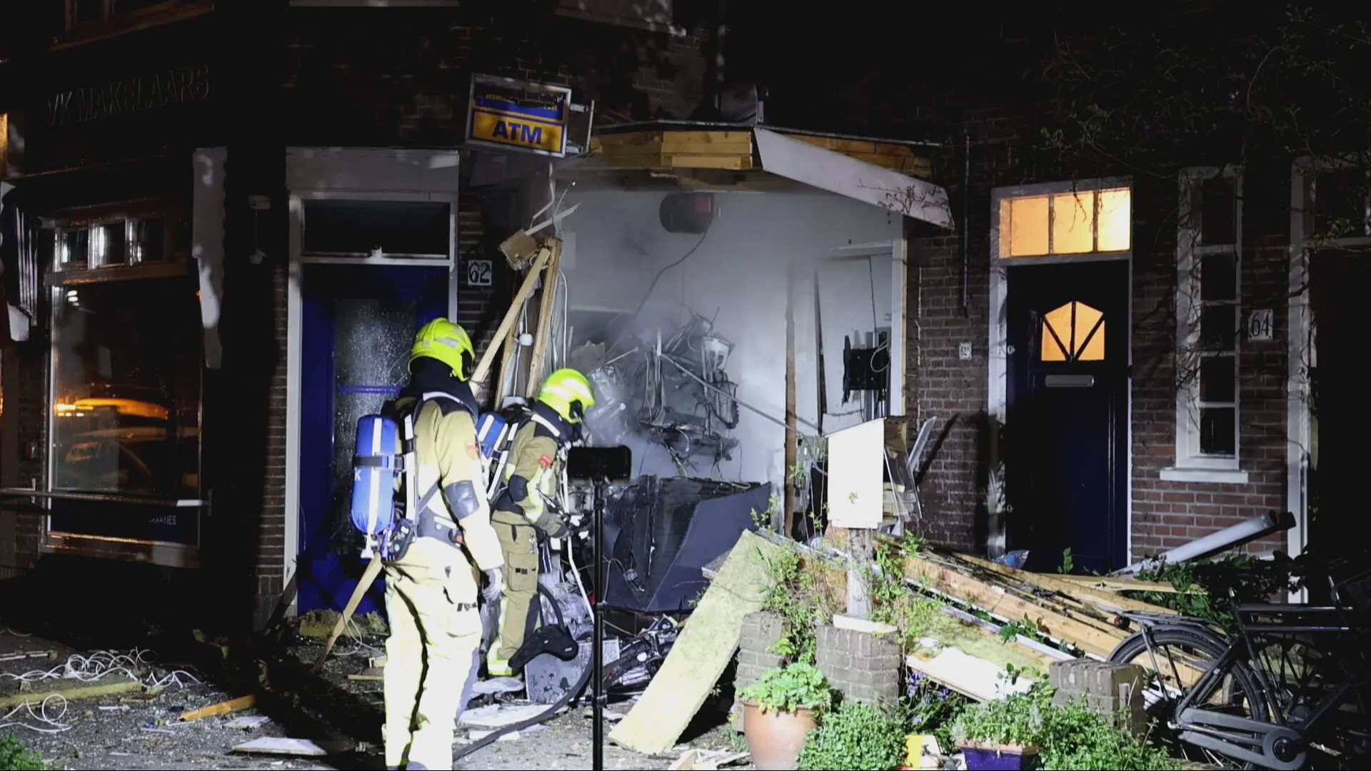 Ravage na explosie bij geldautomaat in woonwijk Haarlem