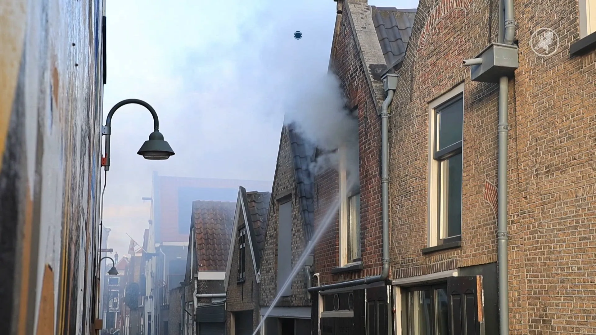 Grote brand in binnenstad van Delft, situatie lijkt onder controle