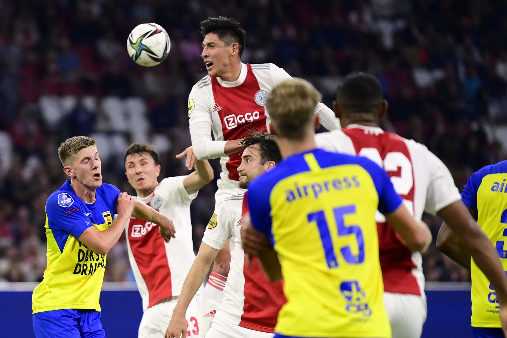 Ajax behaalt monsterzege op SC Cambuur met 9-0