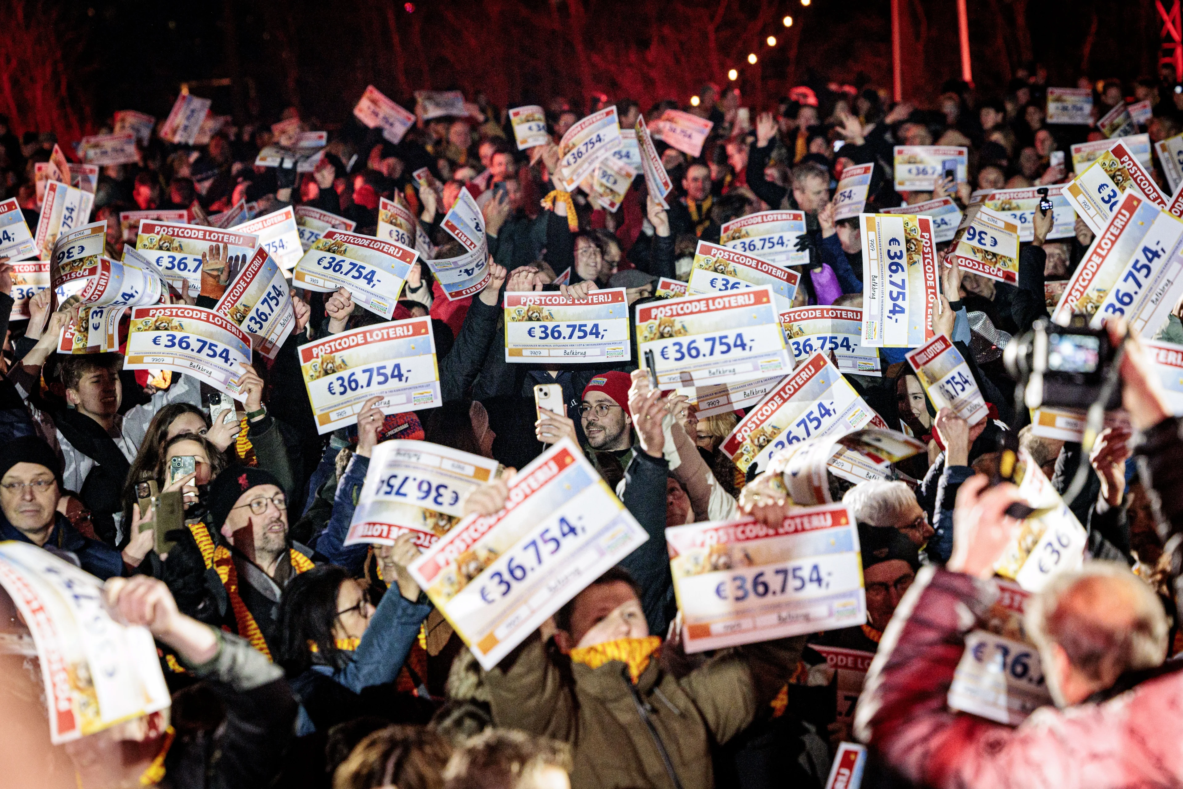 Bijna helft Postcodeloterij-deelnemers speelt mee 'om geen spijt te krijgen als de straat wint'