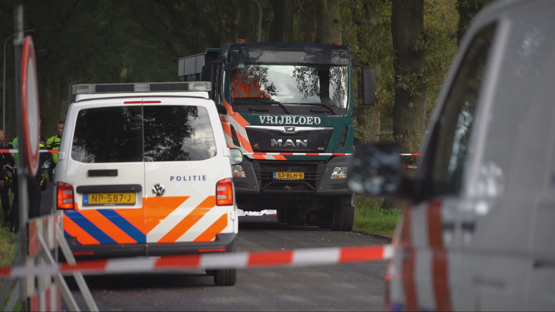 Man (50) overleden door aanrijding met vrachtwagen in Scharmer