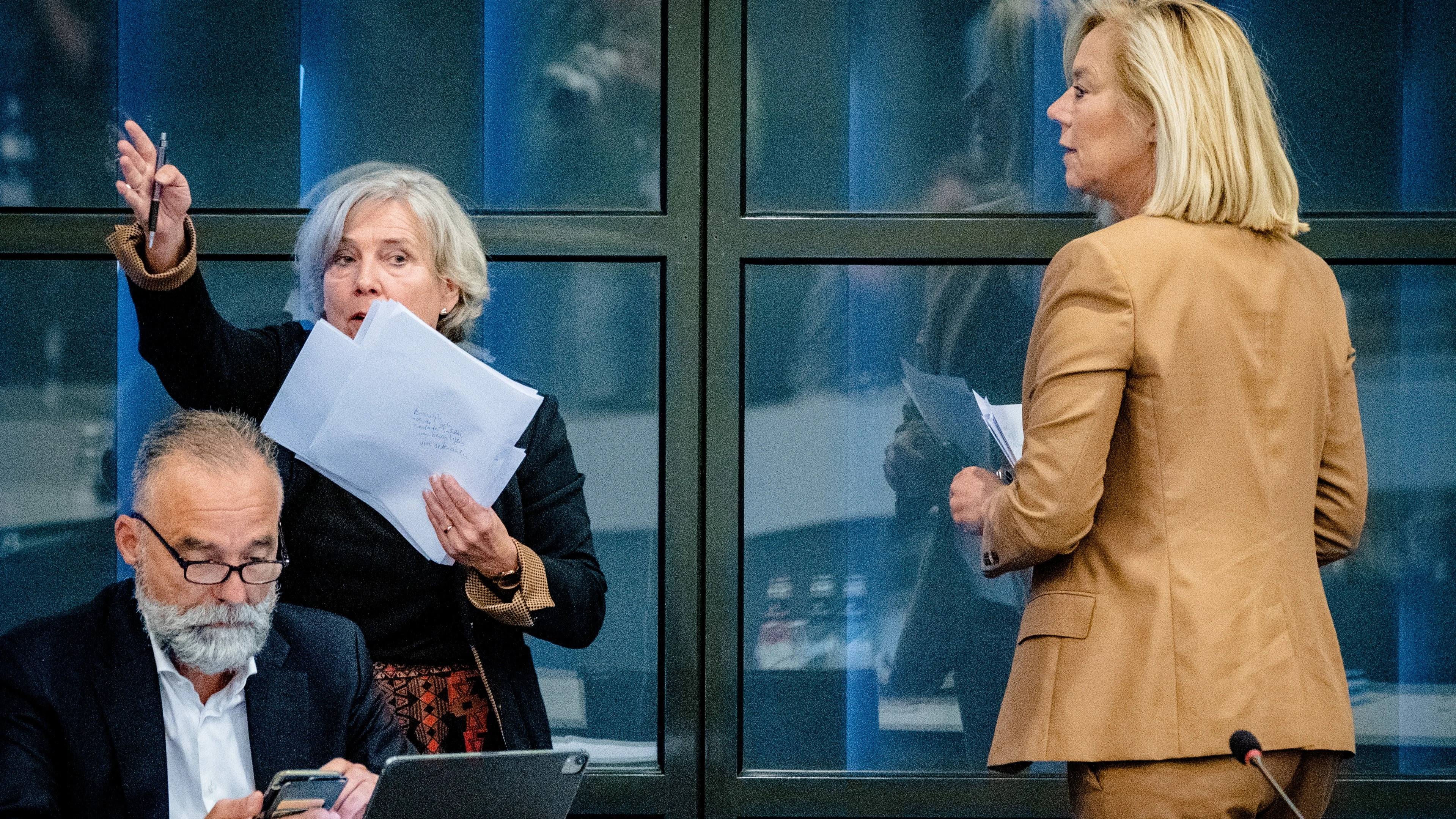 Kabinet wil nog zeker driehonderd mensen uit Afghanistan halen