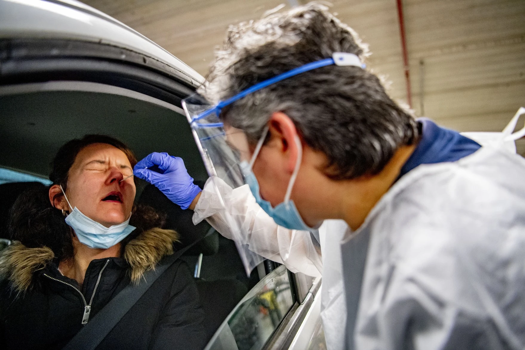 Forse stijging aantal nieuwe coronabesmettingen, ook meer ziekenhuisopnames