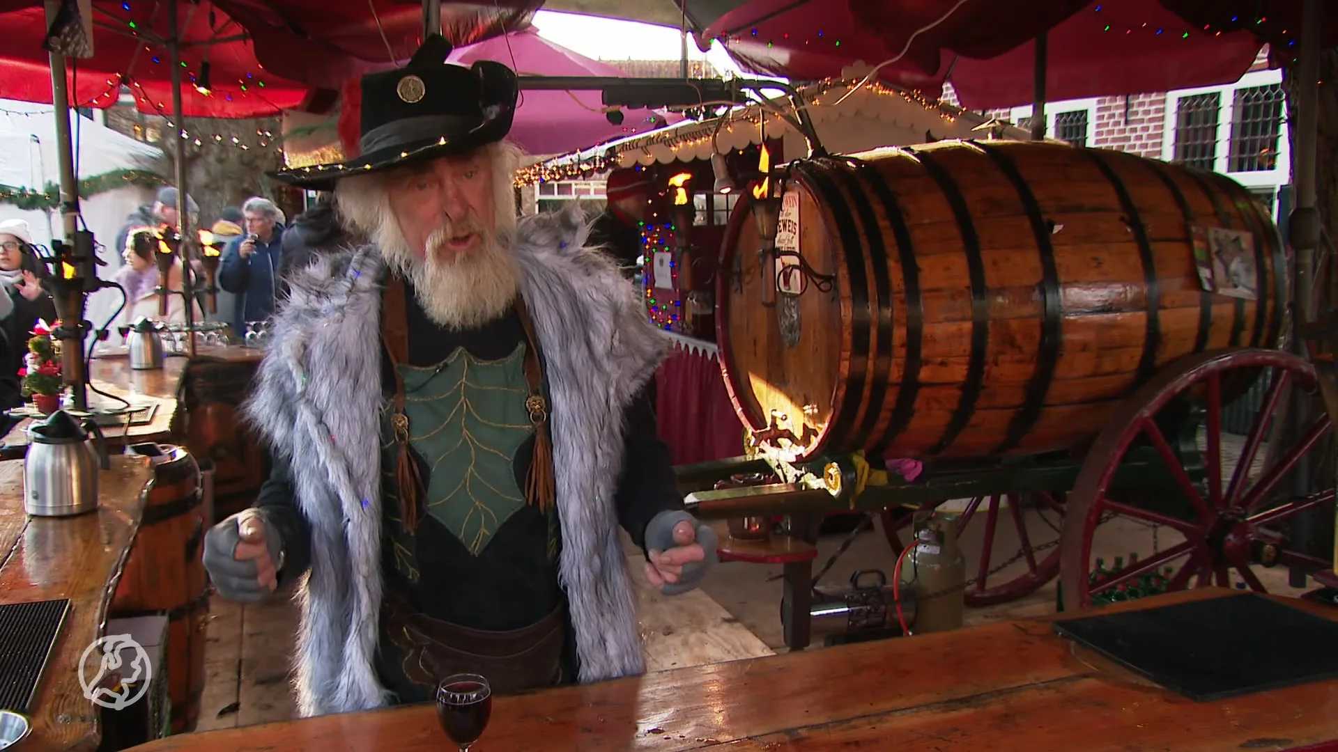 Duitsers overspoelen kerstmarkt Bourtange: 'Braadworst, glühwein en gezelligheid'