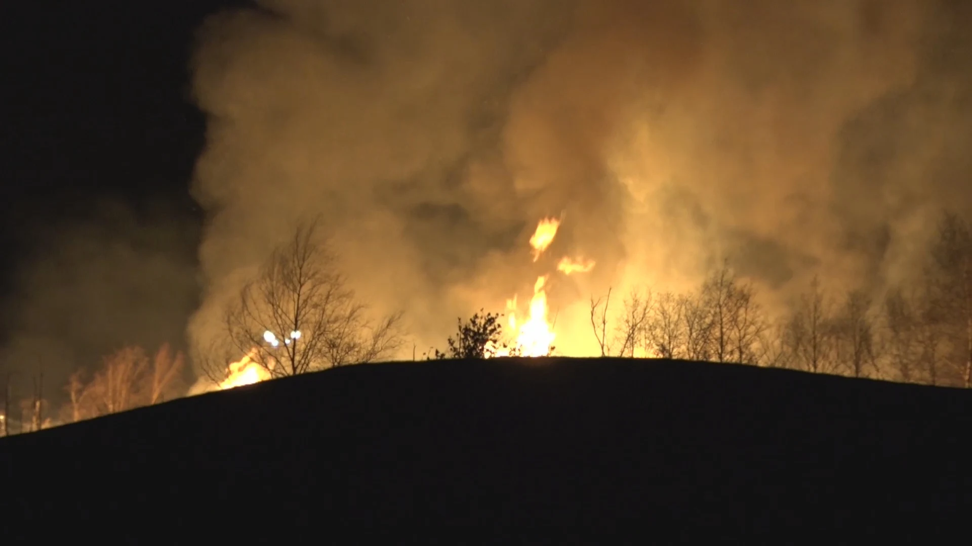 Grote brand in palletfabriek naast NAVO-hoofdkwartier in Brunssum