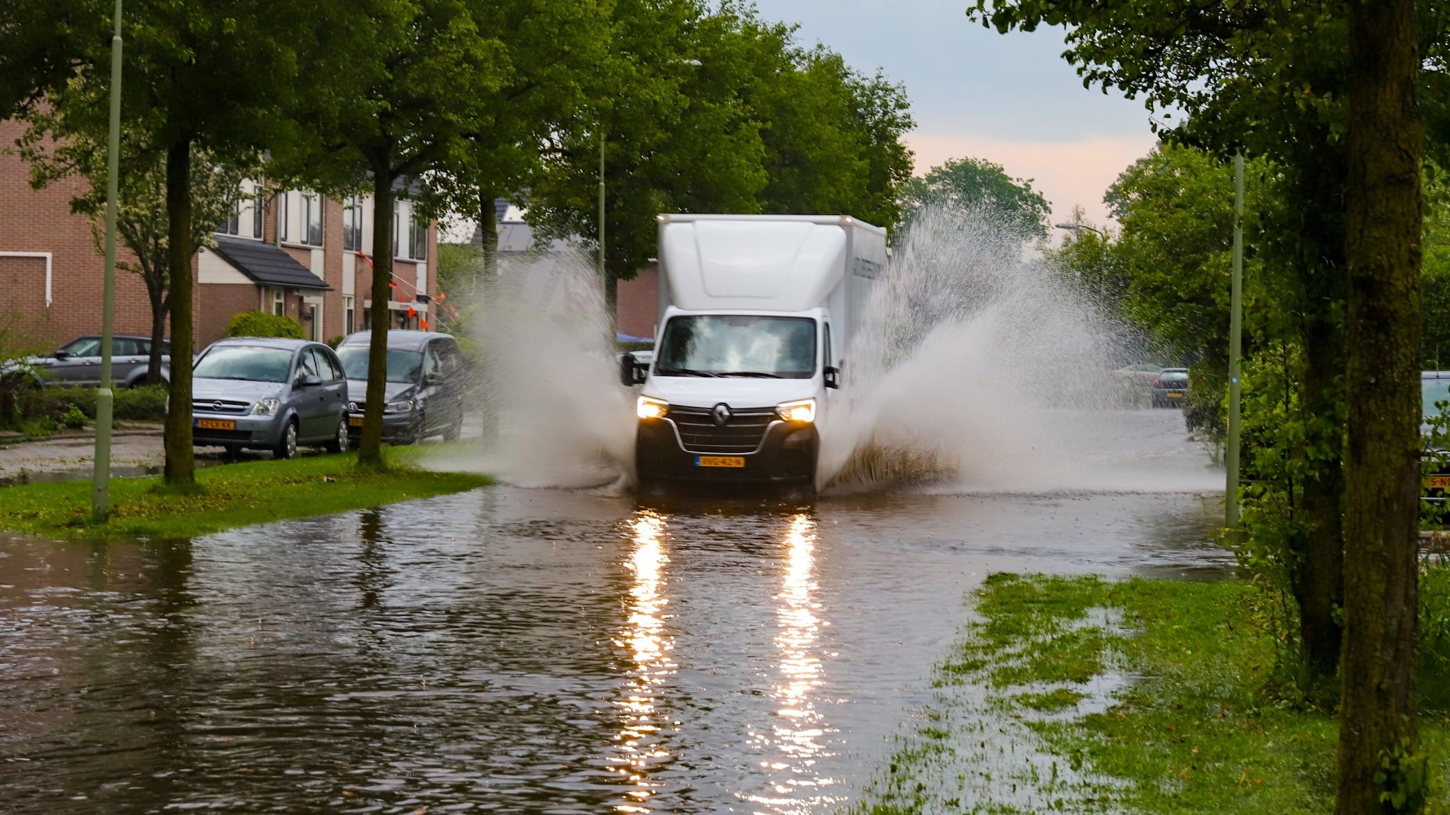 Code geel door zware buien, kans op wateroverlast in meerdere provincies