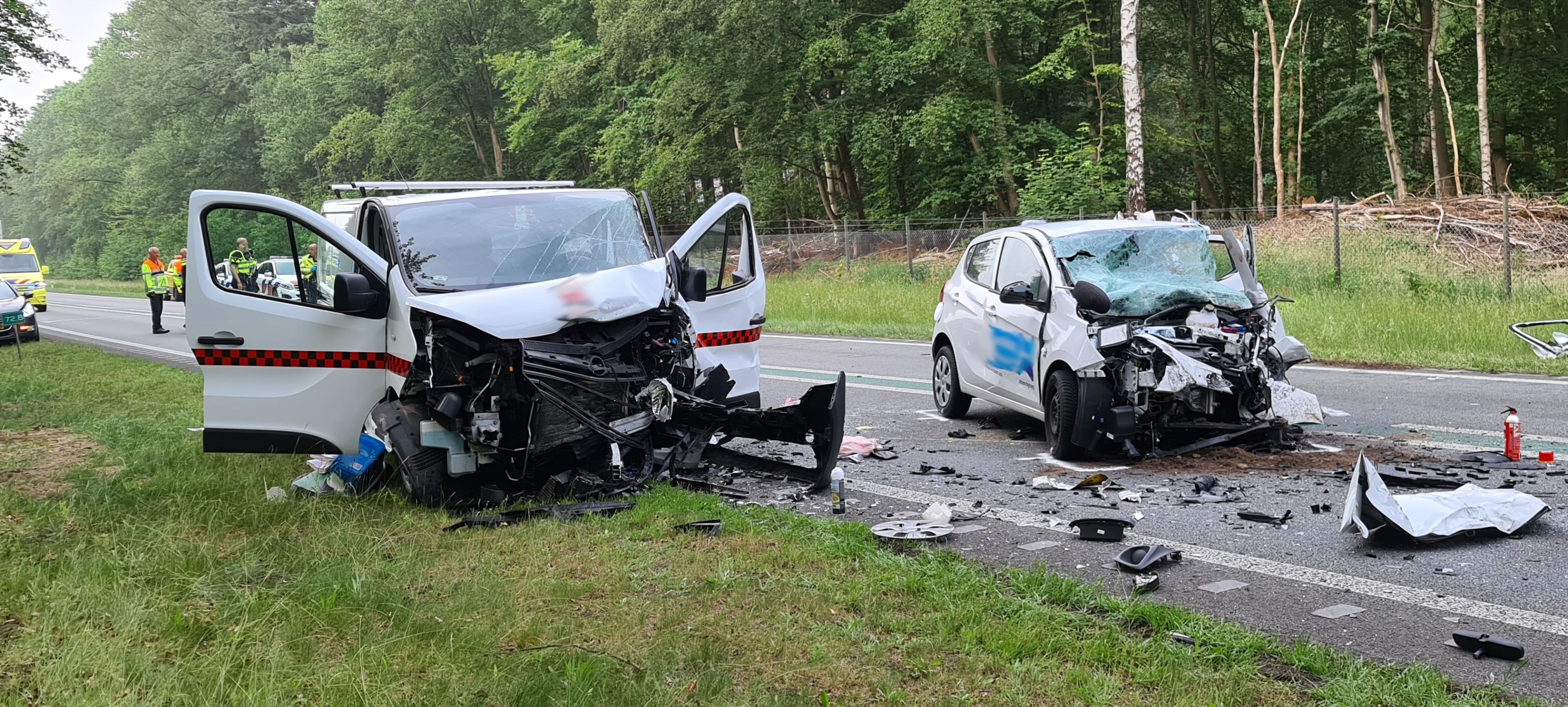 Vrouw komt om bij frontale botsing op N34 bij Odoorn