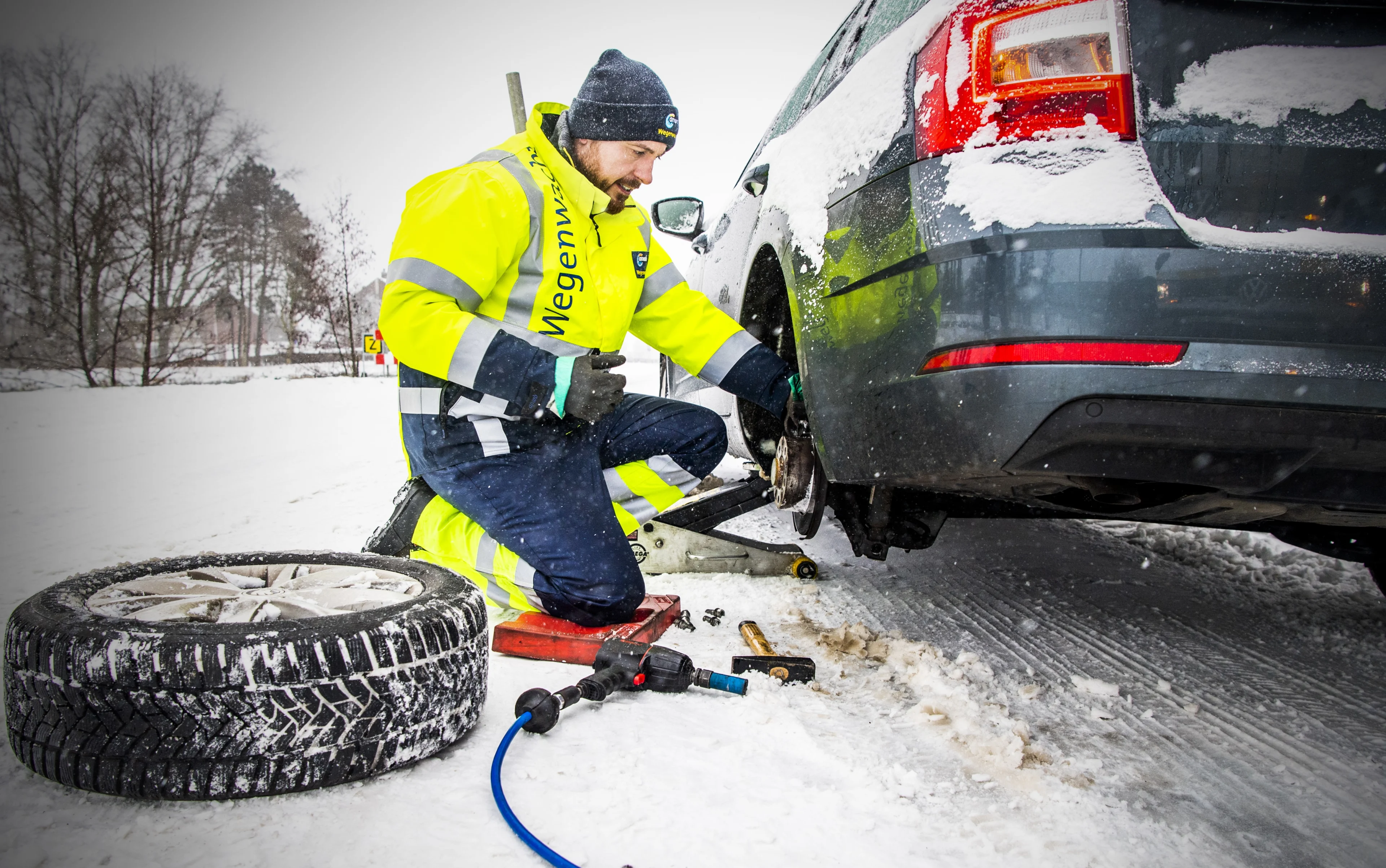 Accuproblemen, vastgevroren handremmen en spiegels: handige doe-het-zelf-tips van de ANWB