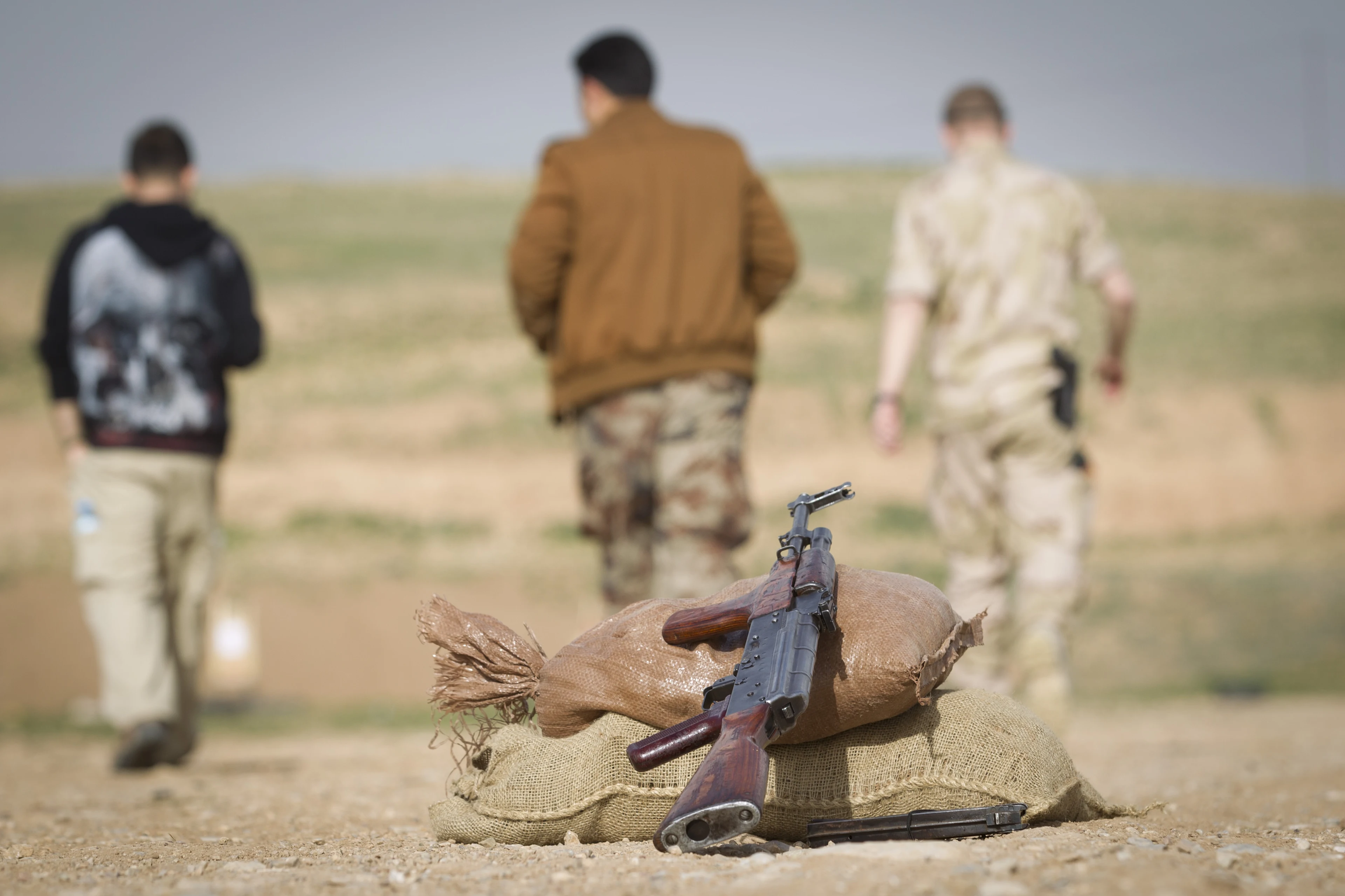 Nederlandse militair in Irak zwaargewond na schot in borst