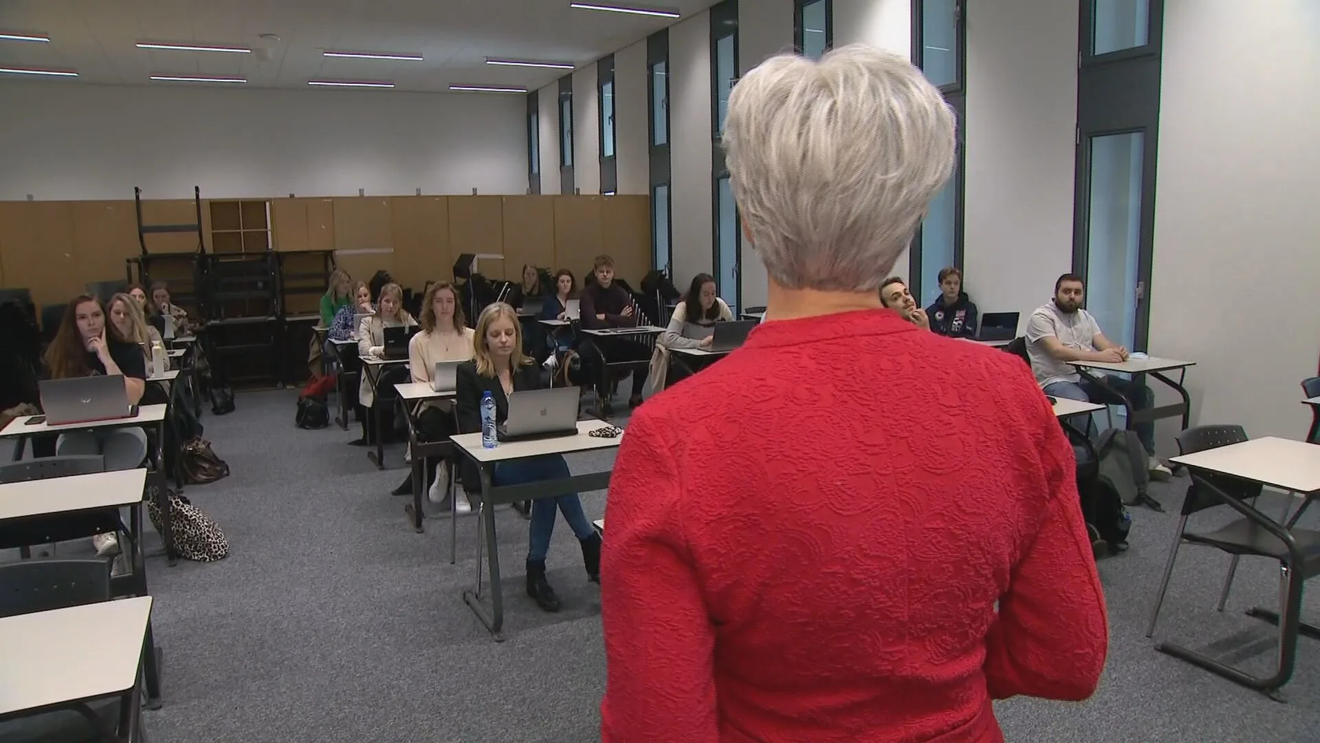 'Hoger onderwijs weer open zonder anderhalve meter afstand'