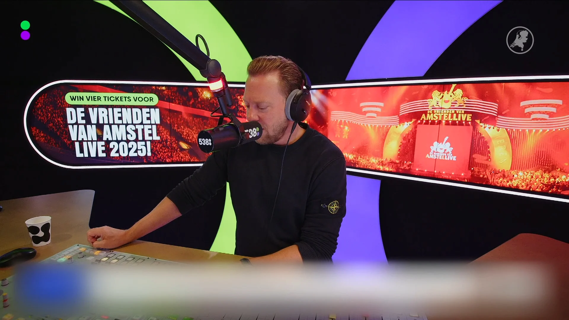 Gert-Jan rijdt op strooiwagen Rijkswaterstaat: 'Afgelopen 24 uur flink gestrooid'