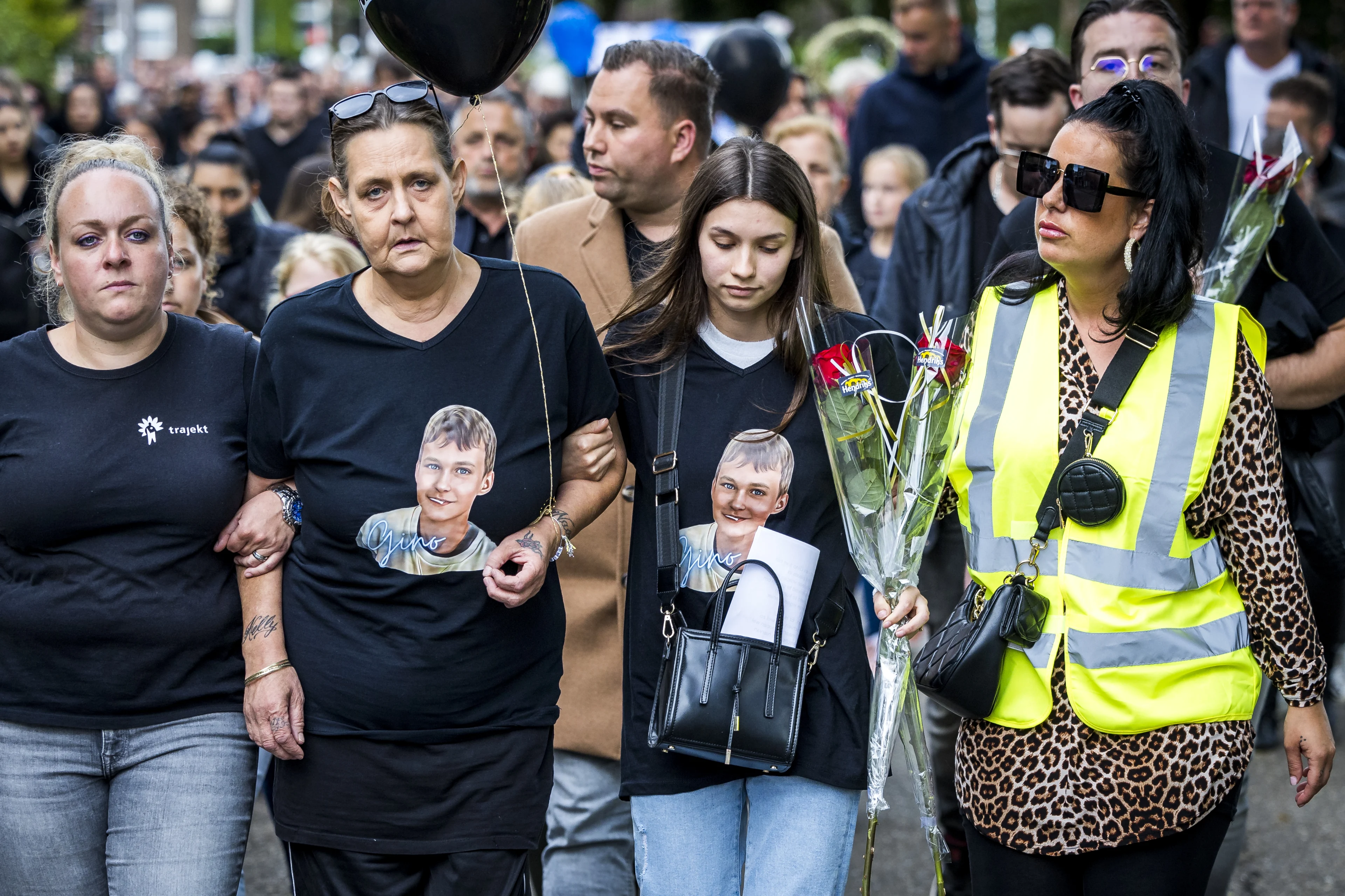 Emotionele stille tocht in Maastricht voor Gino (9): 'Het verdriet is enorm'
